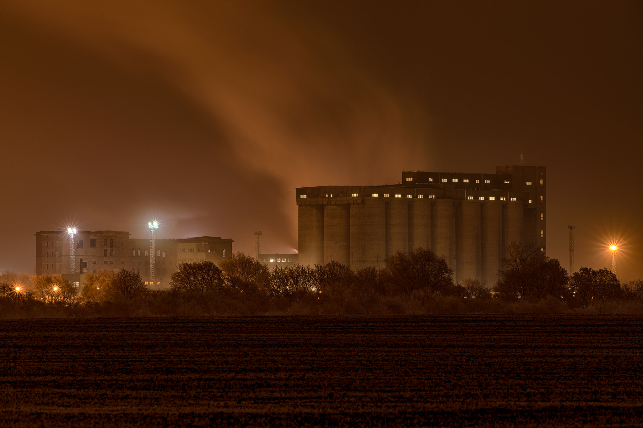 Sony a7R II + Sony FE 70-200mm F4 G OSS sample photo. Silos photography