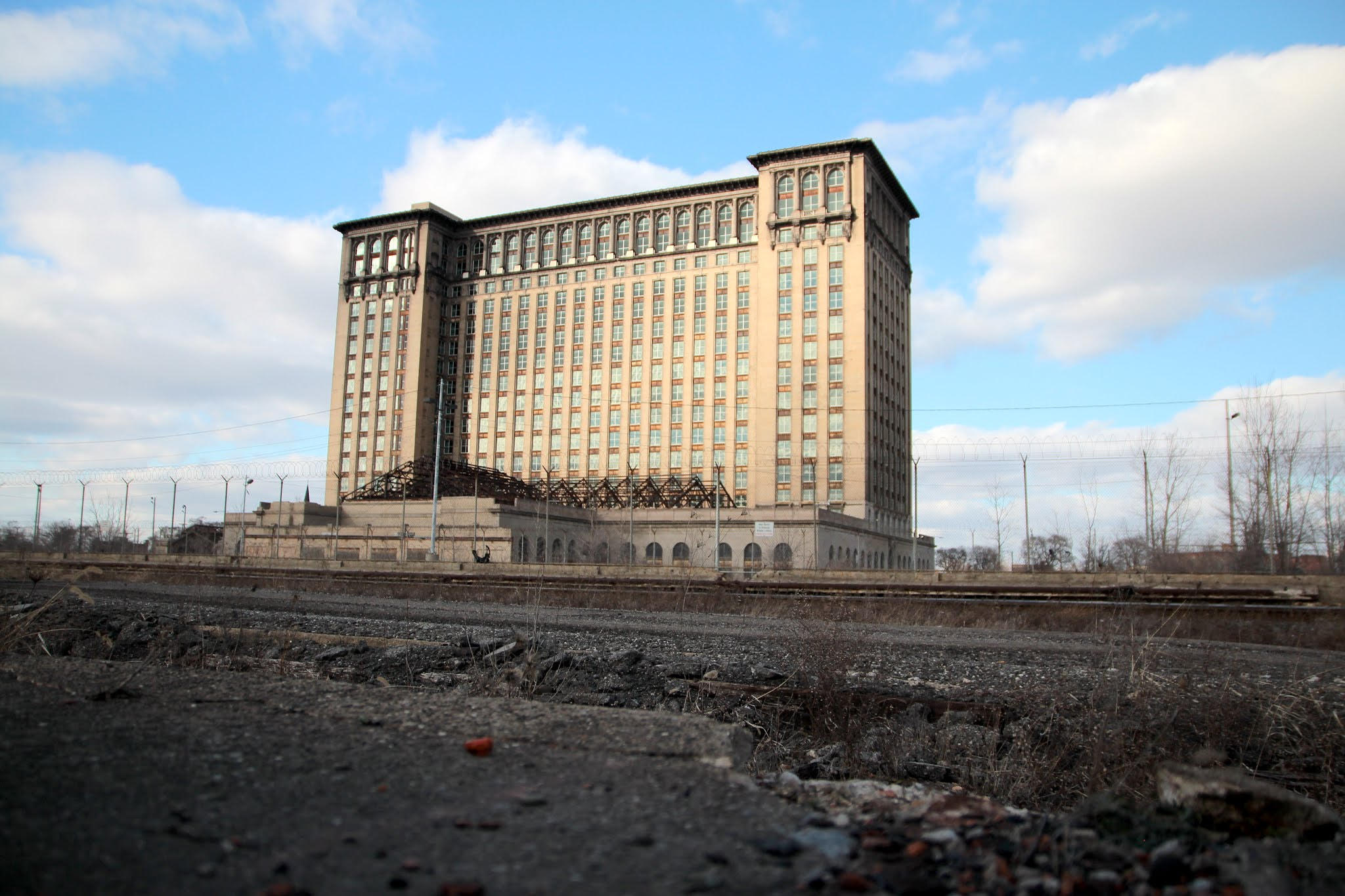 Canon EOS 600D (Rebel EOS T3i / EOS Kiss X5) + Sigma 17-70mm F2.8-4 DC Macro OS HSM sample photo. Central station detroit michigan photography