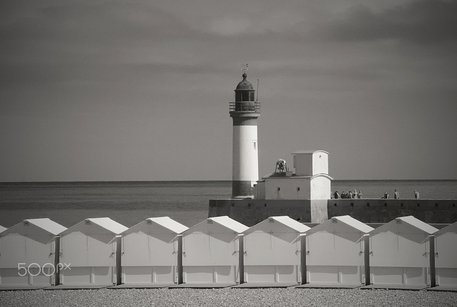 18.00 - 270.00 mm sample photo. Ligthhouse/beach huts photography