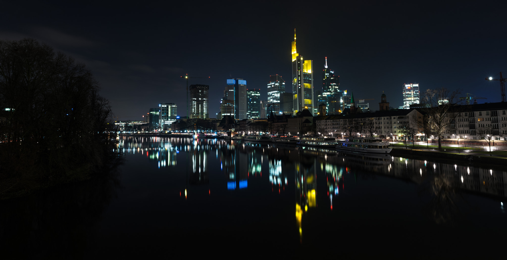 Sony a7 II + Sigma 24-35mm F2 DG HSM Art sample photo. Frankfurt@night photography