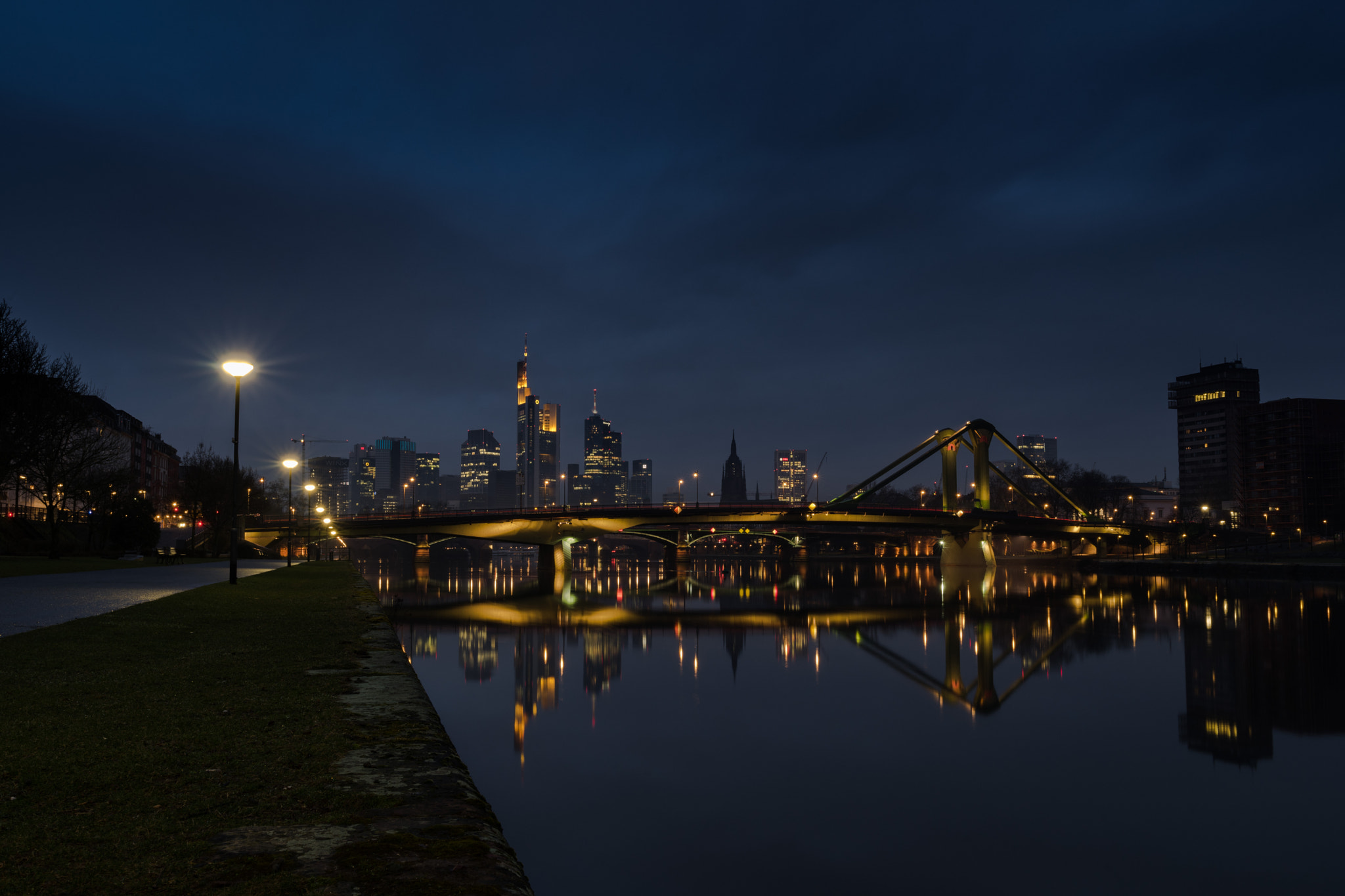 Sony a7 II + Sigma 24-35mm F2 DG HSM Art sample photo. Frankfurt in the morning photography