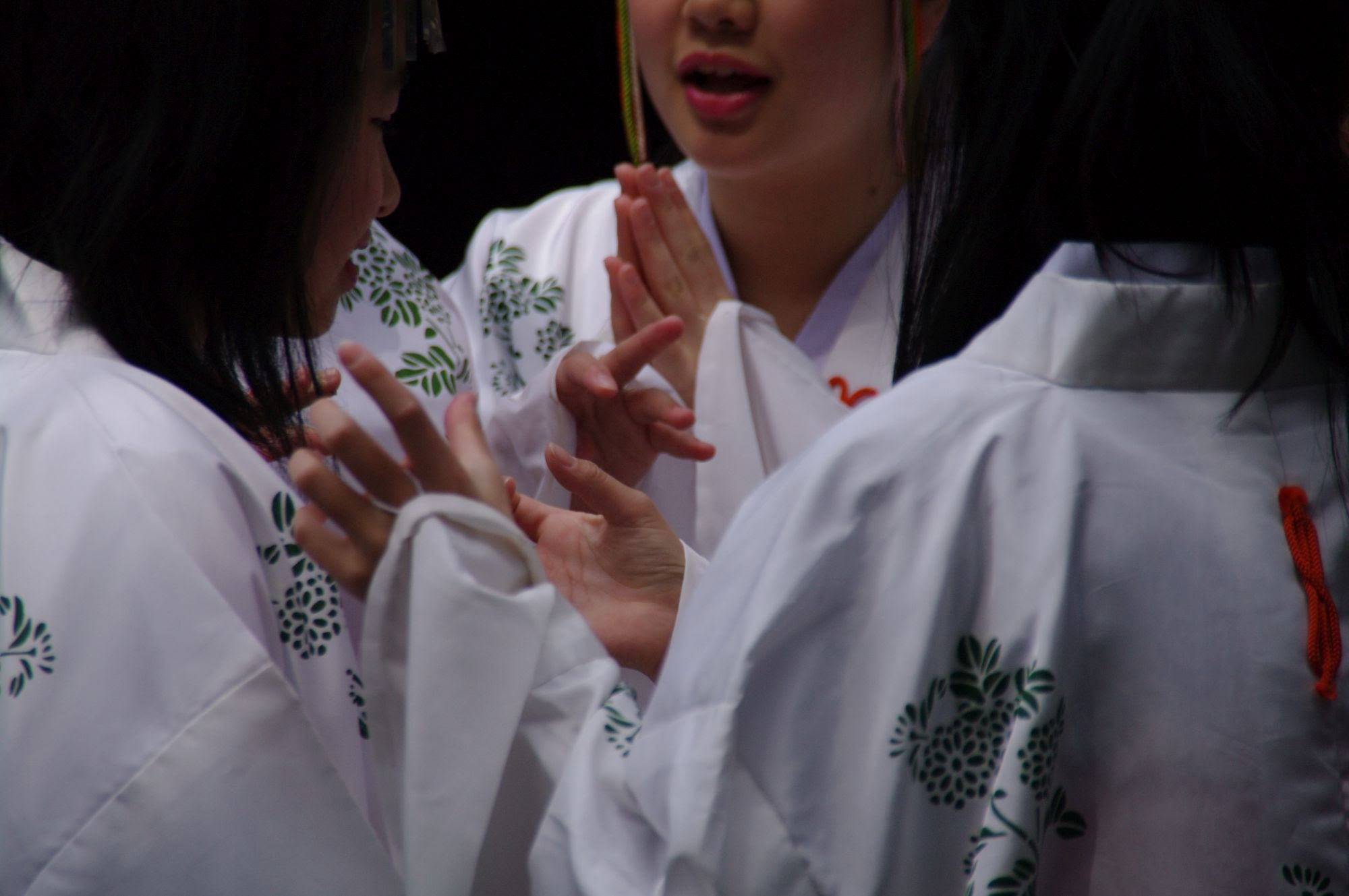 Pentax K-7 sample photo. Play of a shrine maiden photography