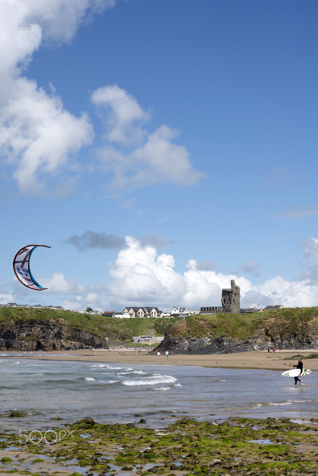 Sigma 70-300mm F4-5.6 APO DG Macro sample photo. Lone kite surfer getting prepared photography