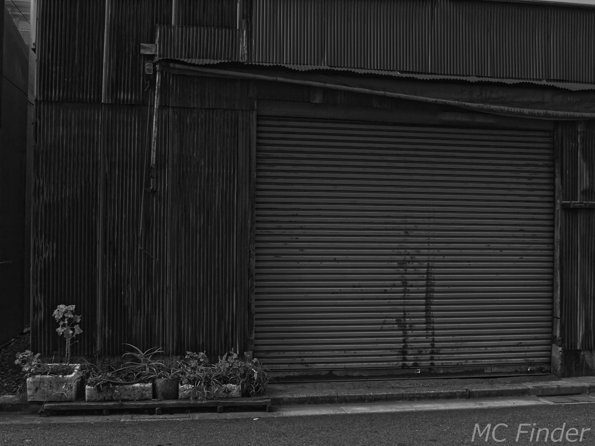 Olympus PEN E-P2 sample photo. Old shutter photography
