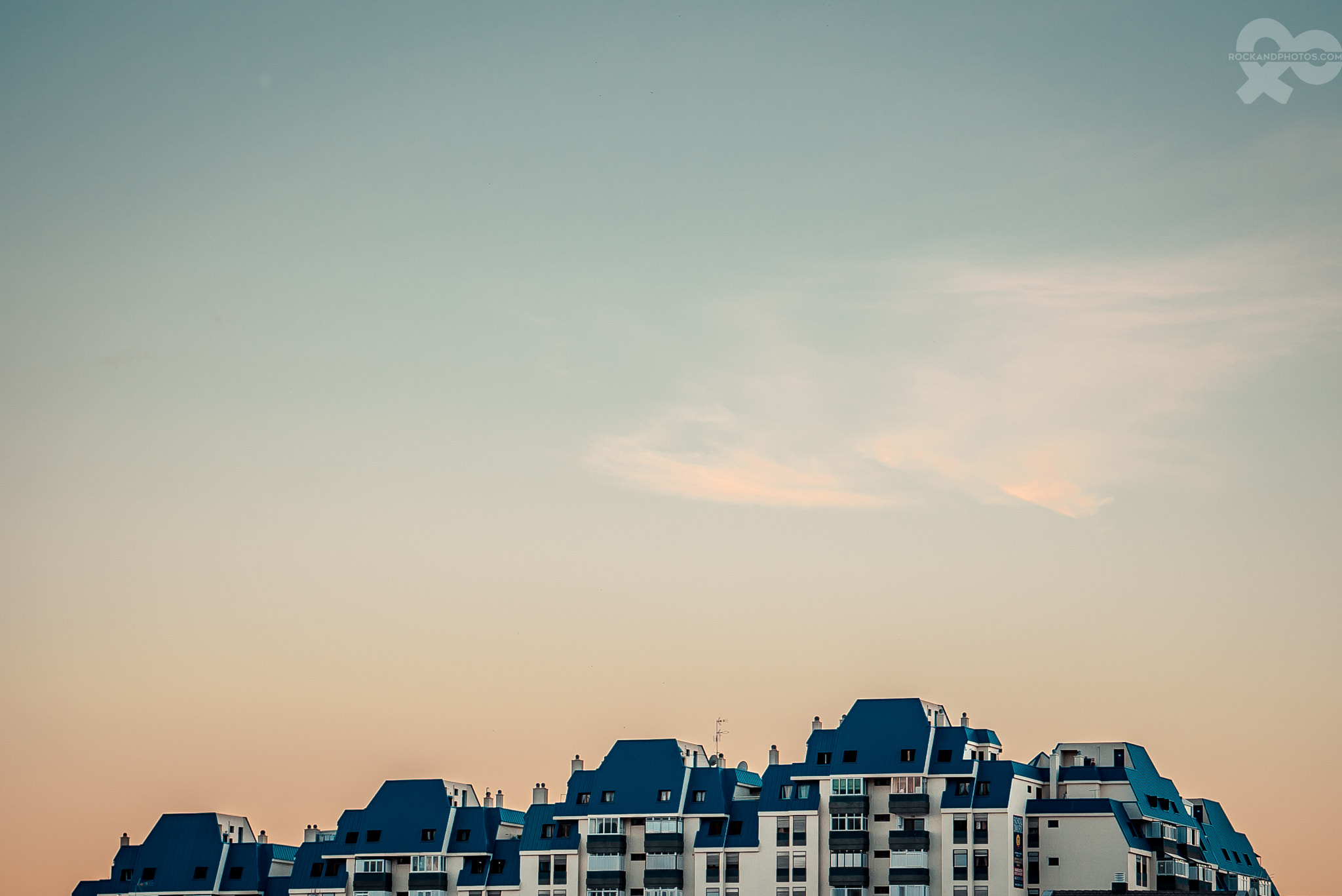 ZEISS Batis 85mm F1.8 sample photo. · blue roofs · photography