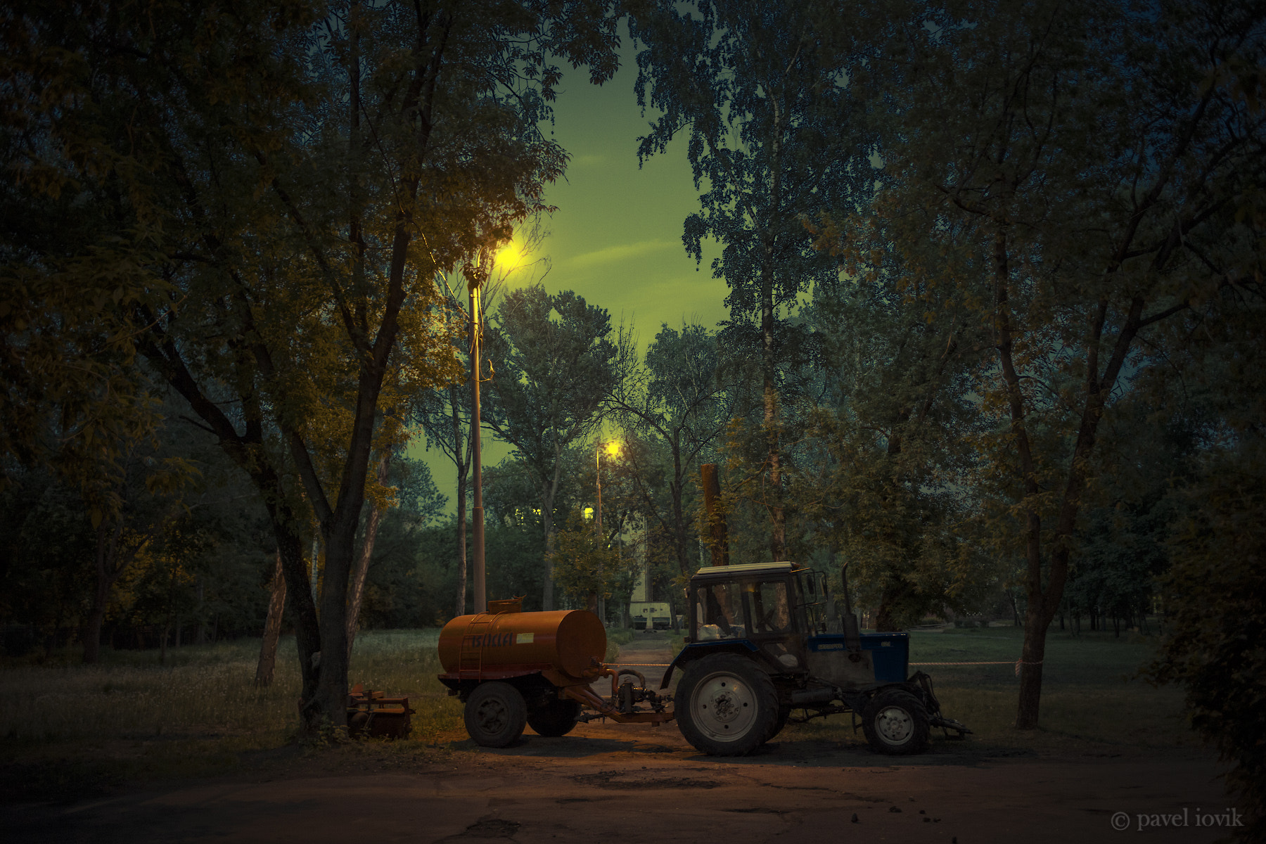 Canon EOS M + Canon EF-M 22mm F2 STM sample photo. Hard day's night photography