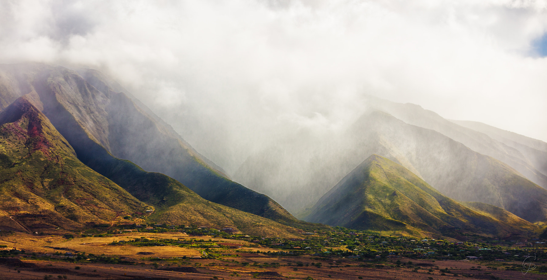 Canon EOS 5DS sample photo. Foggy mountains in hawaii photography
