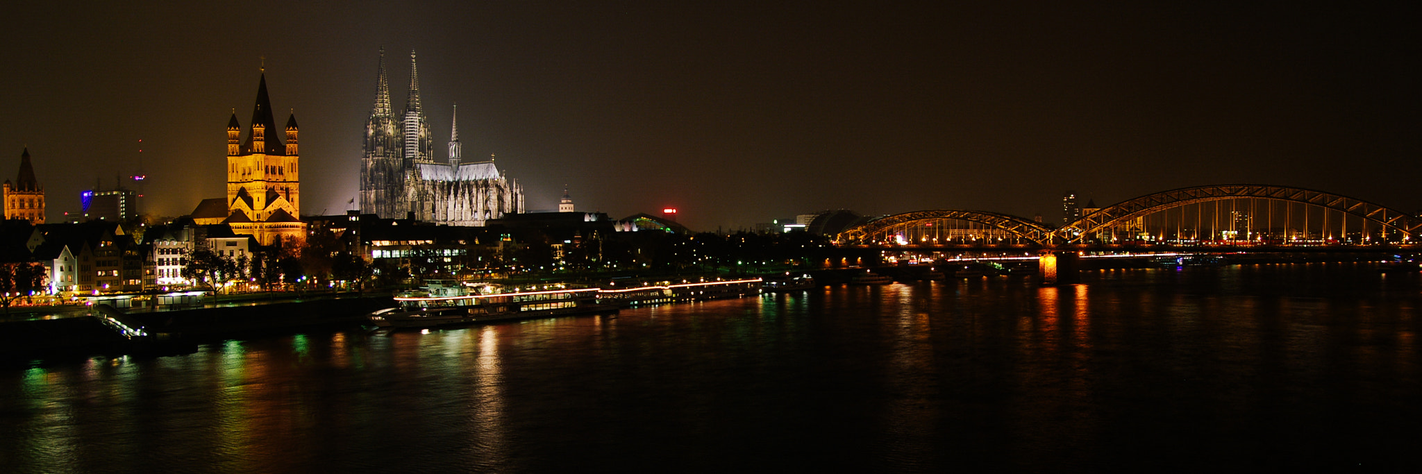Pentax K20D sample photo. Cologne at night photography
