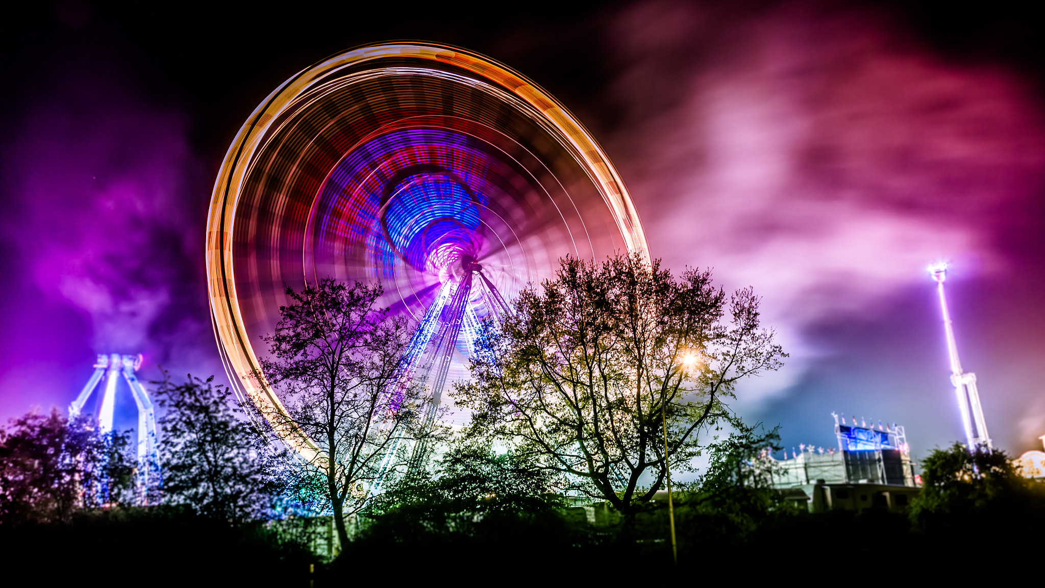 Canon EOS 550D (EOS Rebel T2i / EOS Kiss X4) sample photo. Ferris wheel photography