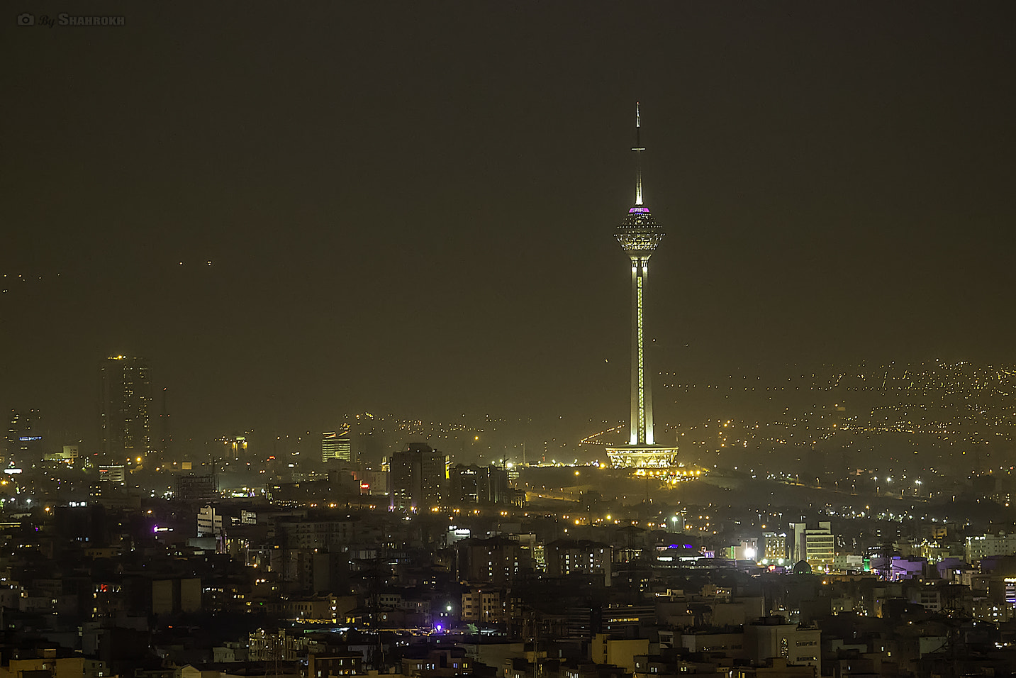 Canon EOS 600D (Rebel EOS T3i / EOS Kiss X5) + Canon EF 70-200mm F4L IS USM sample photo. Tehran night with dust cloud photography