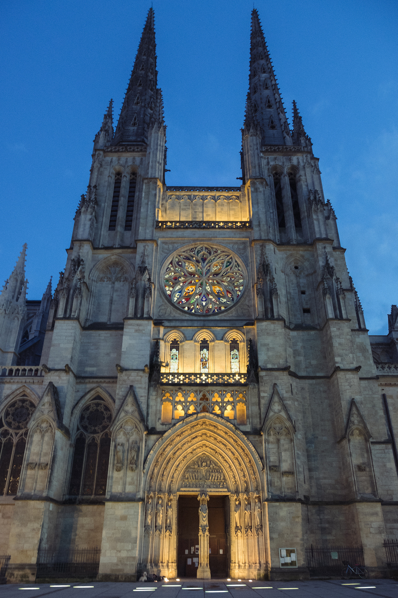 Fujifilm XF 16-55mm F2.8 R LM WR sample photo. Catedral de burdeos - porte royale photography