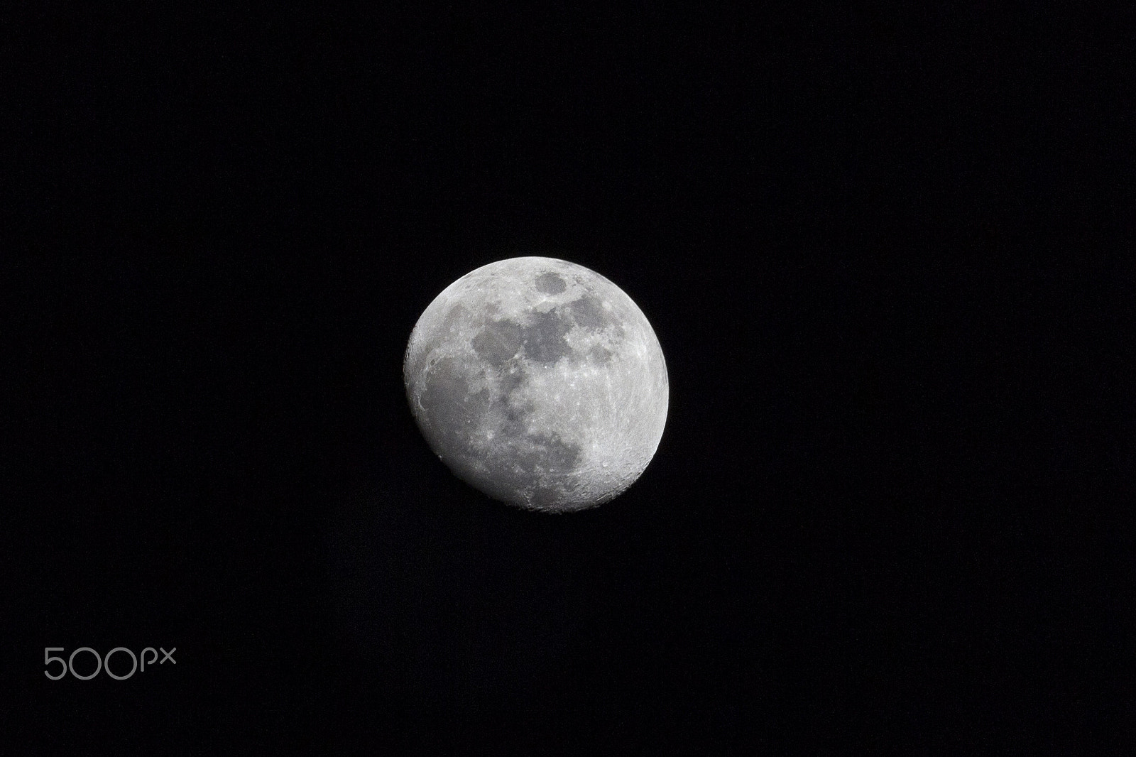 Canon EF-S 55-250mm F4-5.6 IS STM sample photo. Moon photography
