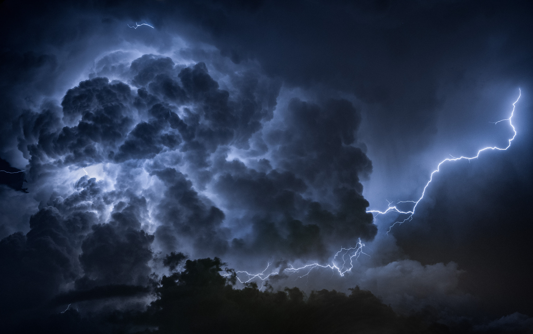 Sigma 17-70mm F2.8-4 DC Macro OS HSM | C sample photo. Mind storm photography