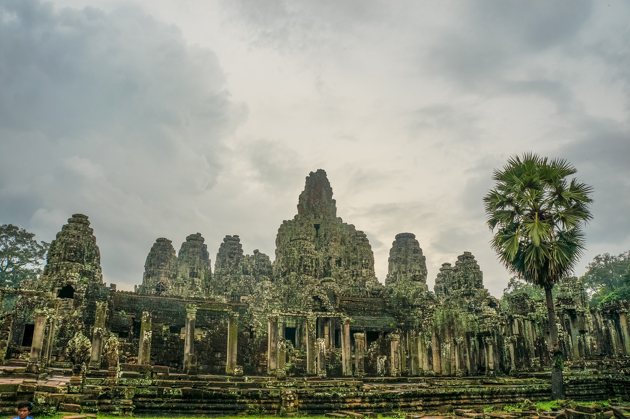 Sony Alpha NEX-5R + Sony E 18-55mm F3.5-5.6 OSS sample photo. Cambodia temple angkor photography