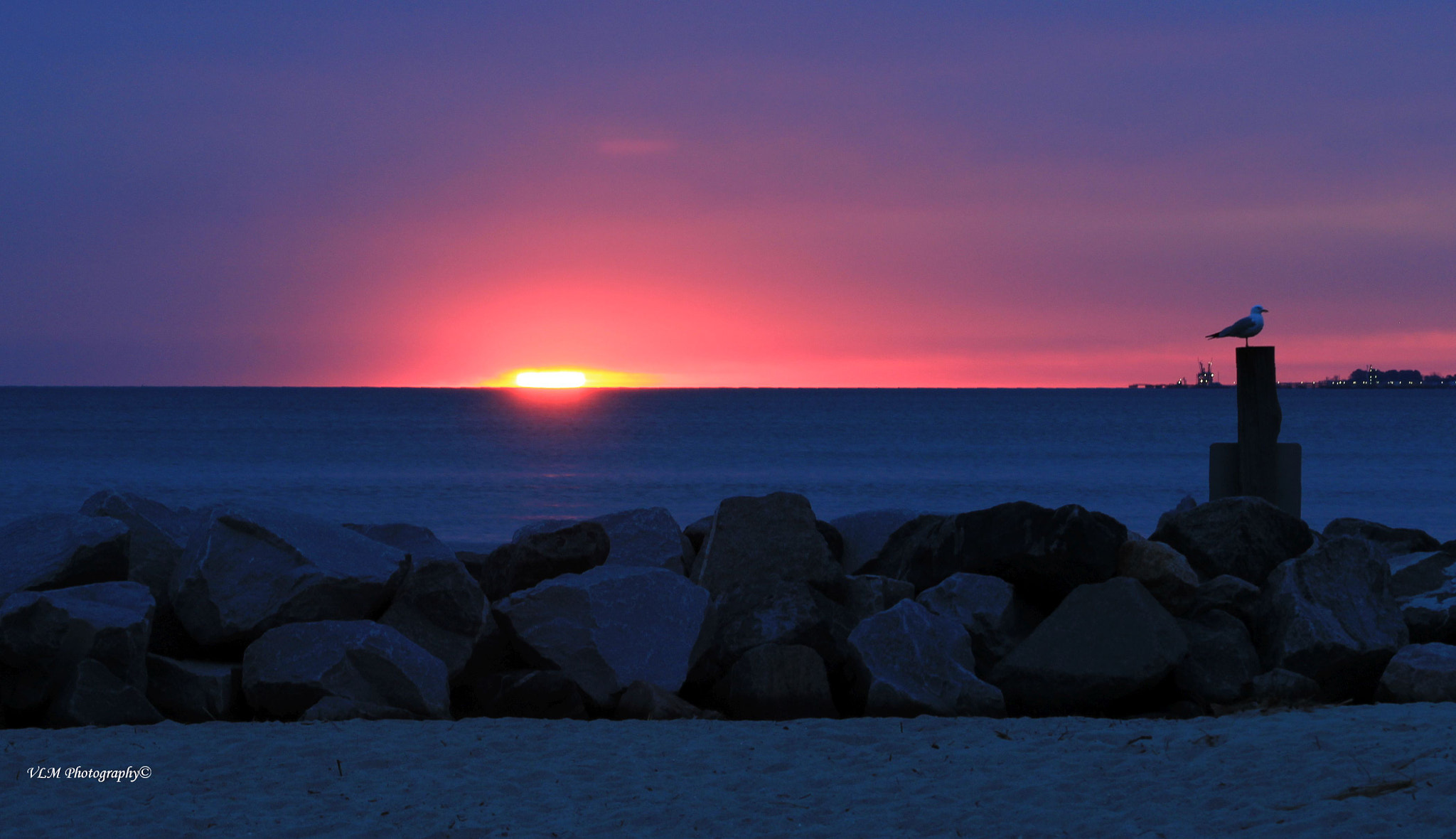 Canon EF 75-300mm f/4-5.6 USM sample photo. Just a peak photography