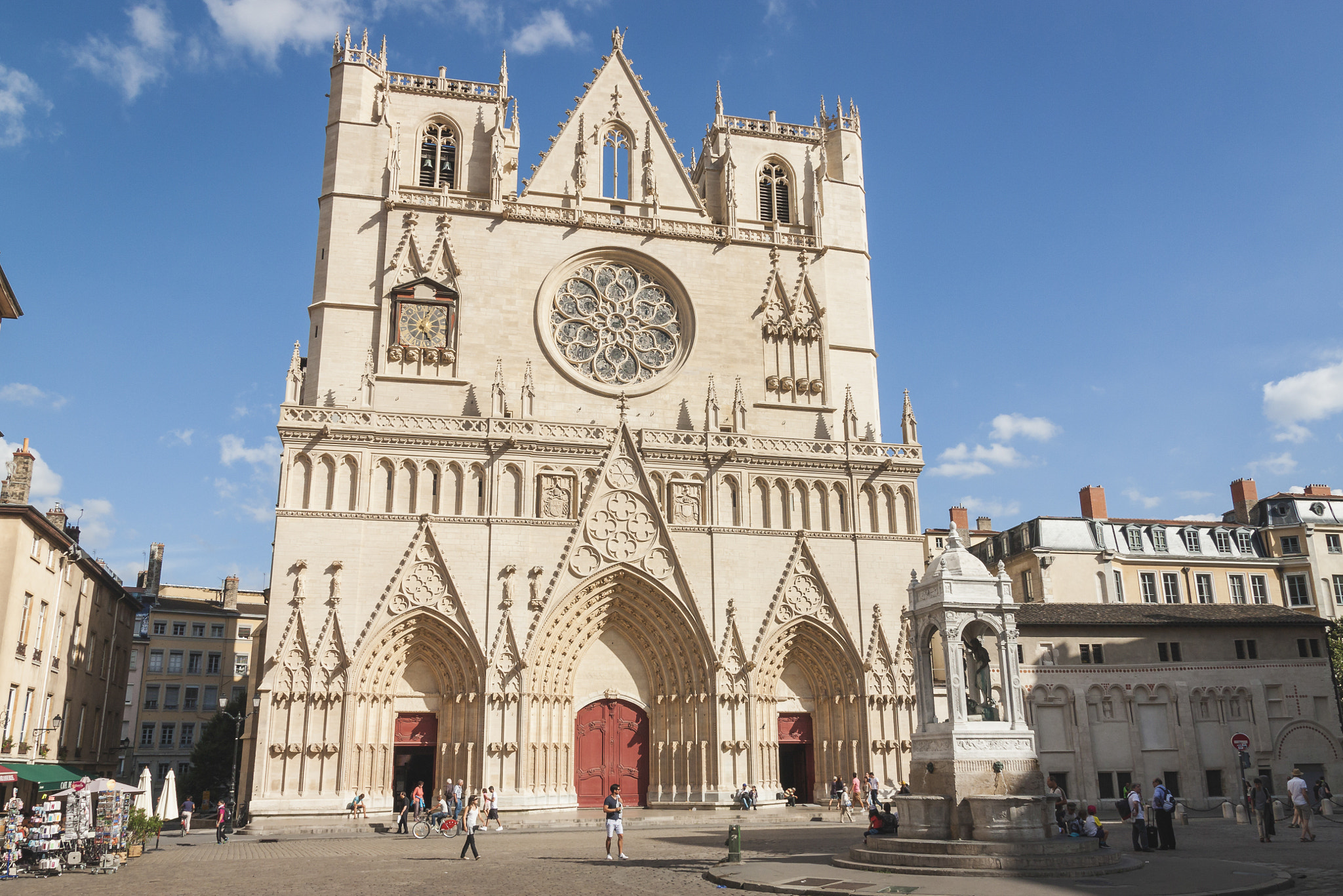 Canon EF-S 17-55mm F2.8 IS USM sample photo. Lyon cathedral photography