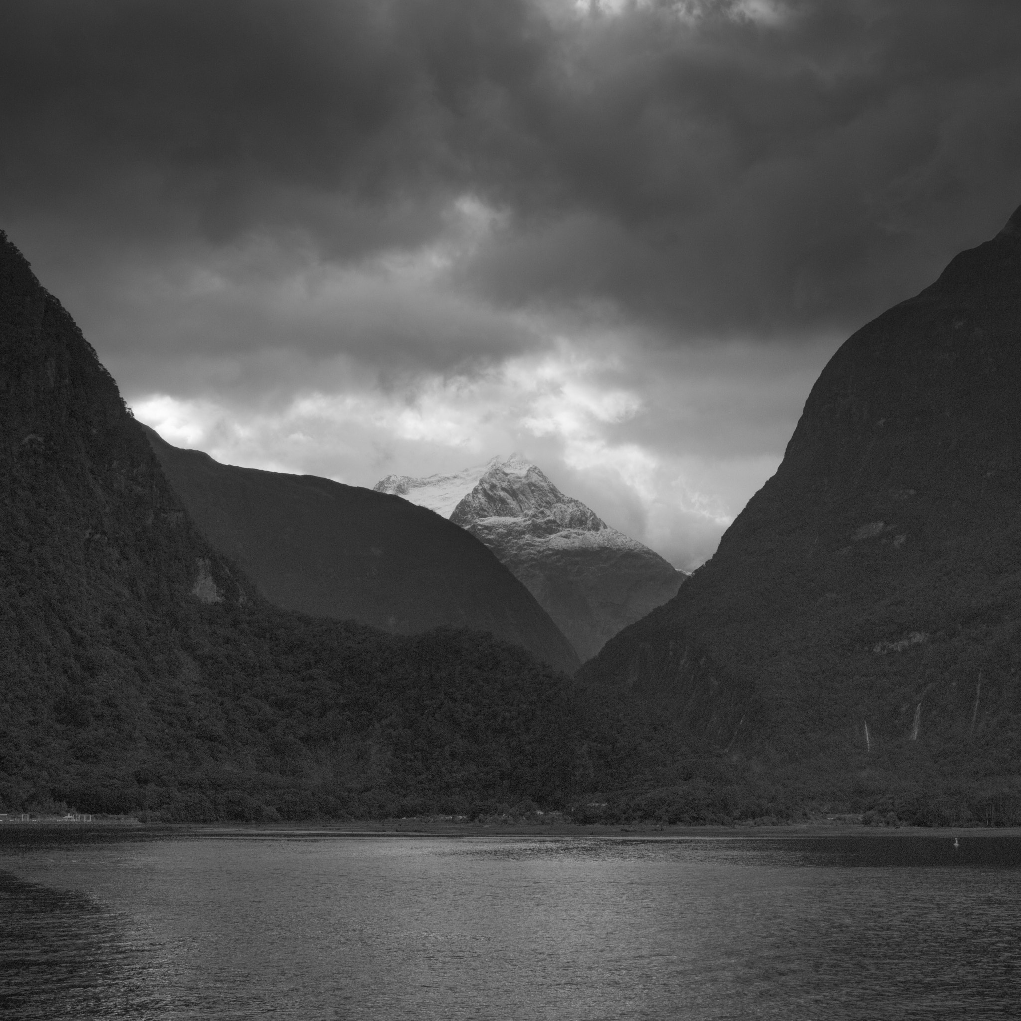 Canon EOS 100D (EOS Rebel SL1 / EOS Kiss X7) + Canon EF-S 24mm F2.8 STM sample photo. Milford sound photography