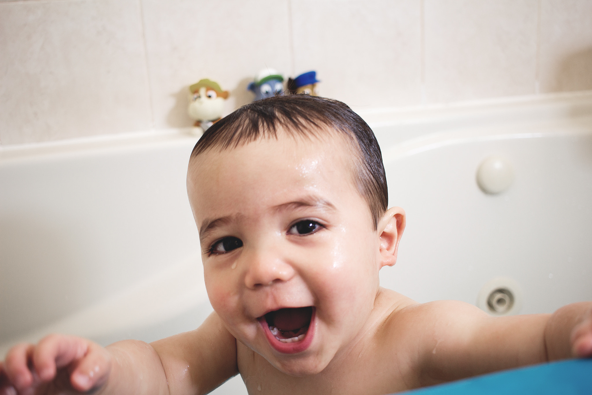 Canon EOS 100D (EOS Rebel SL1 / EOS Kiss X7) sample photo. Bathtime fun photography