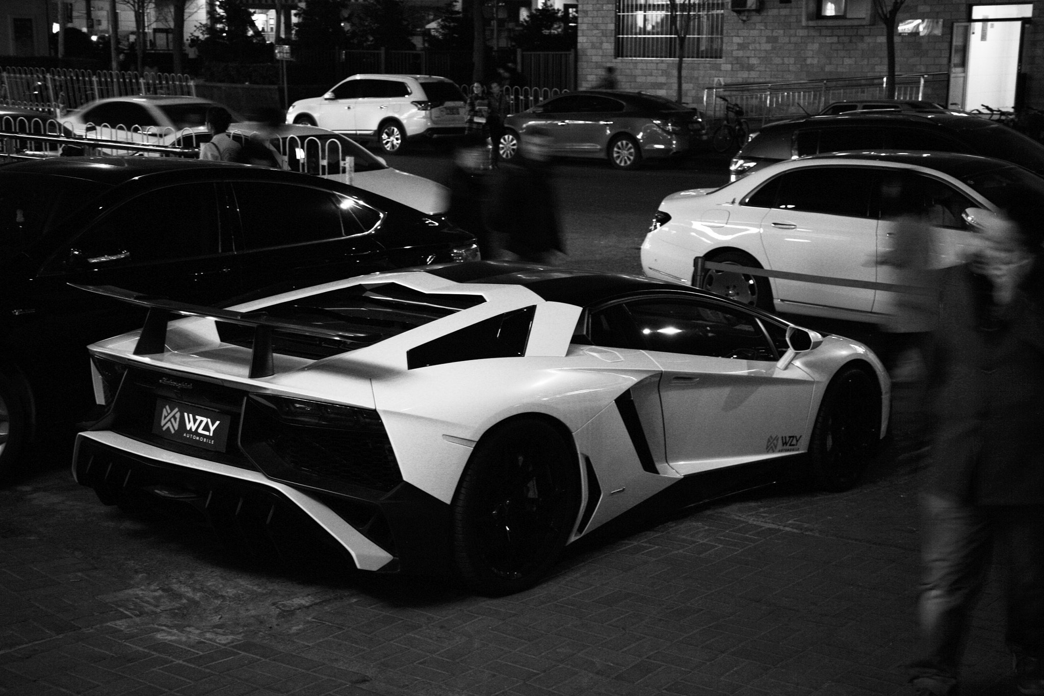 Canon EF 28-135mm F3.5-5.6 IS USM sample photo. Lamborghini photography