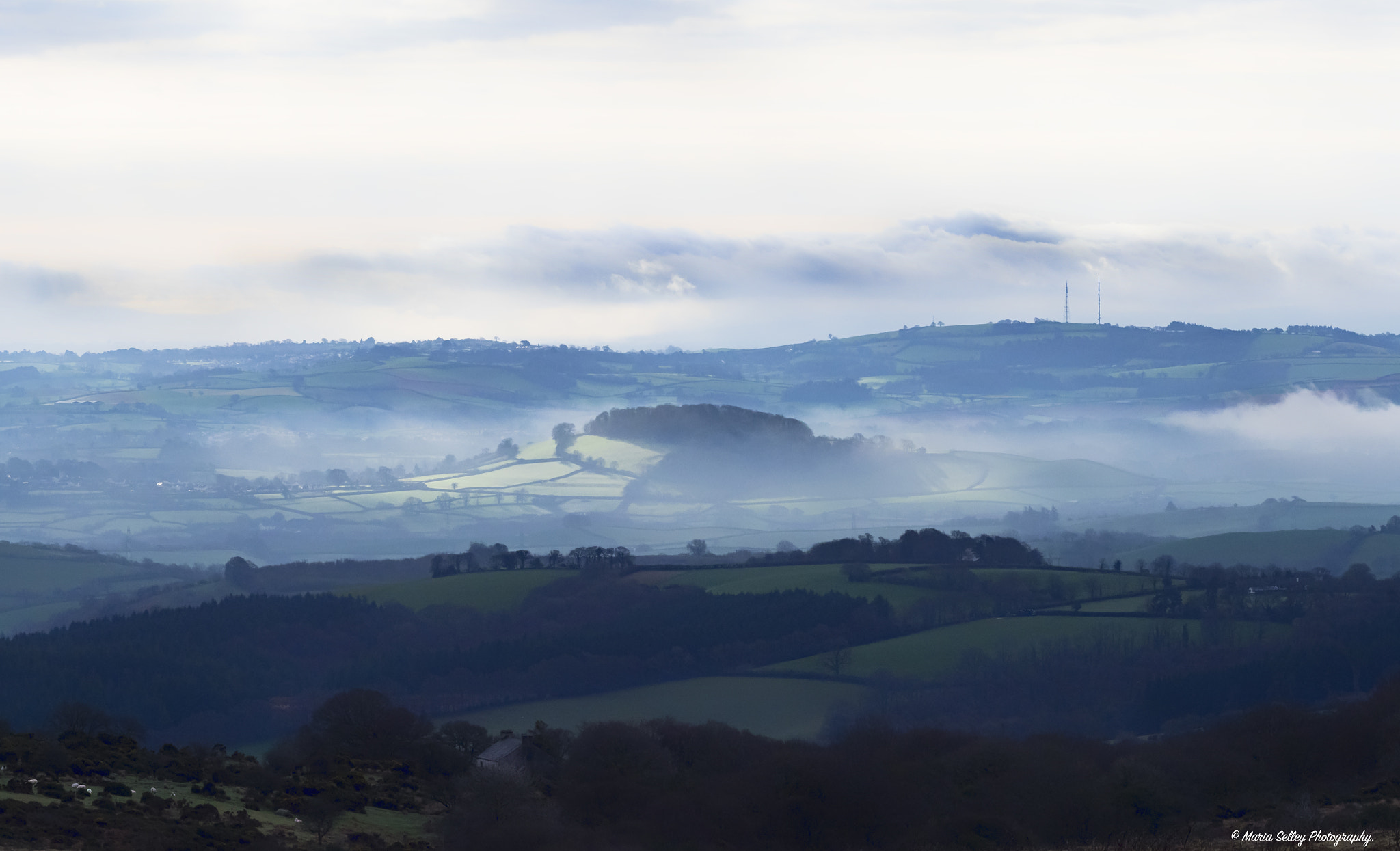 Olympus OM-D E-M1 Mark II + Olympus M.Zuiko Digital ED 40-150mm F2.8 Pro sample photo. Rolling mist photography