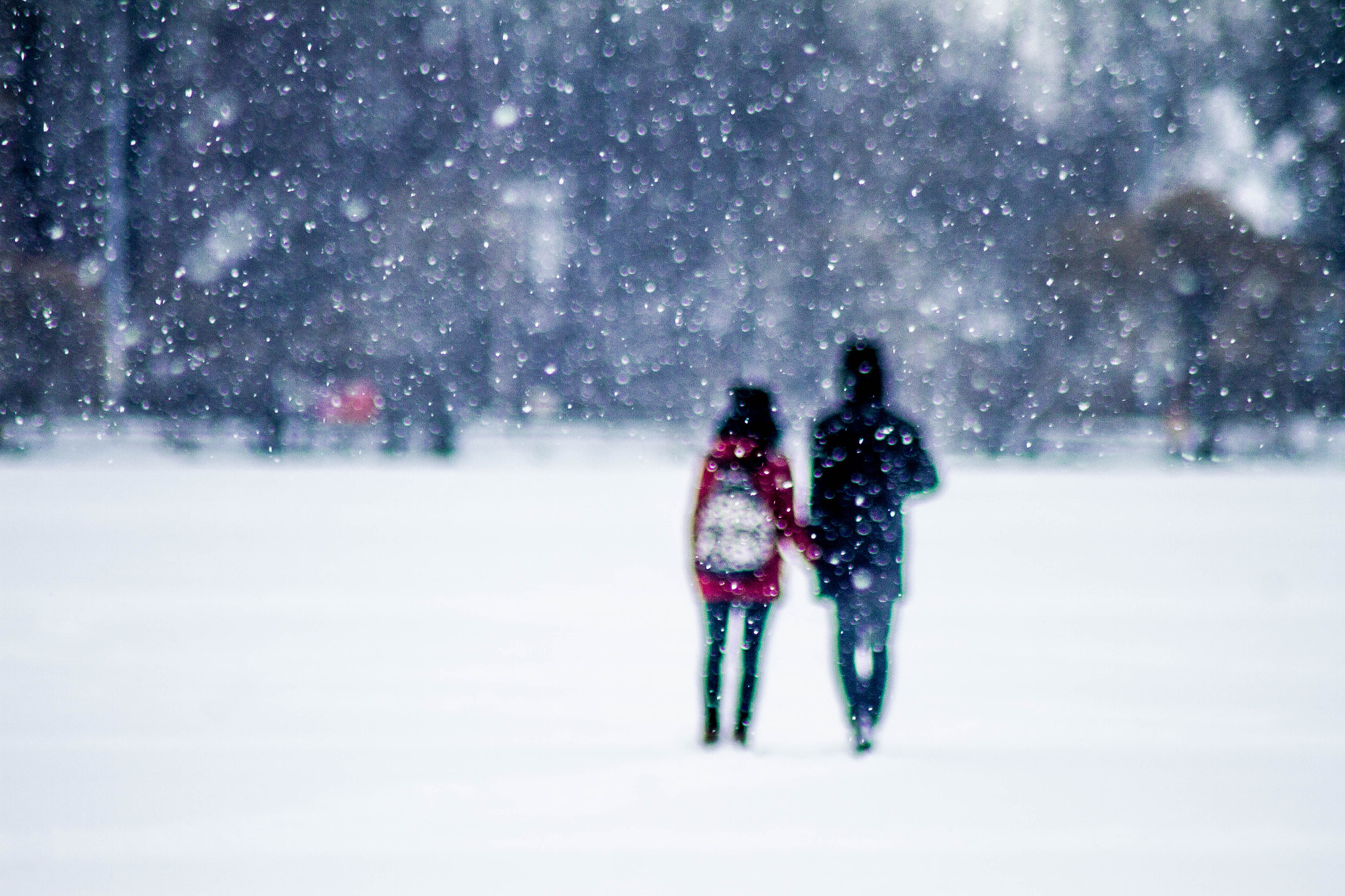Canon EOS 7D + Tamron AF 70-300mm F4-5.6 Di LD Macro sample photo. Couple in snow photography