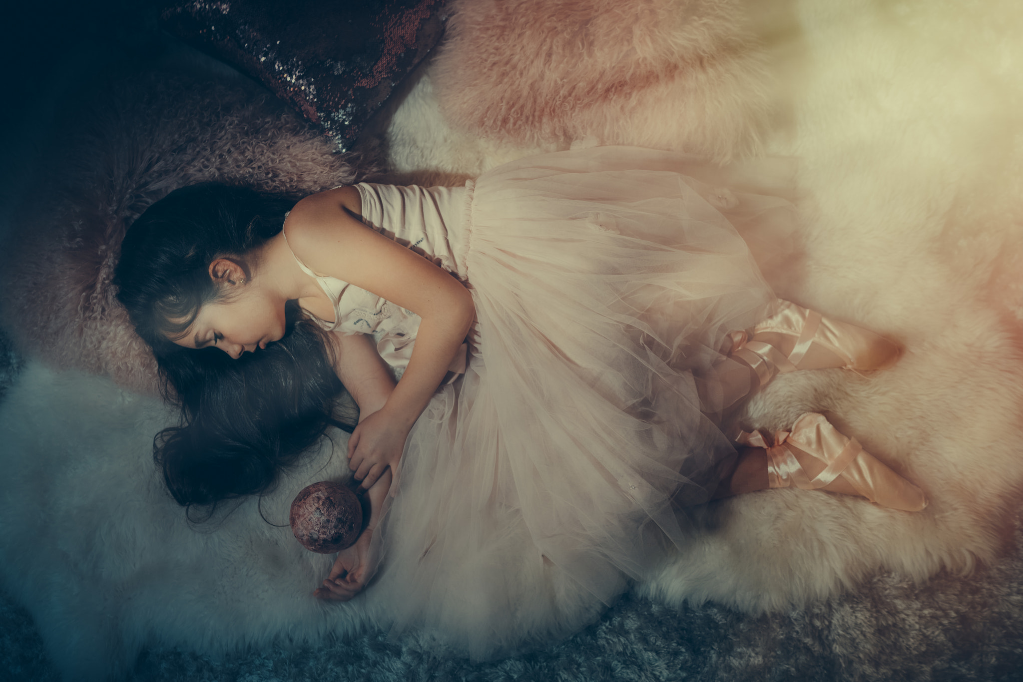 Sony a7R II + Sony Distagon T* FE 35mm F1.4 ZA sample photo. Sleeping beauty photography