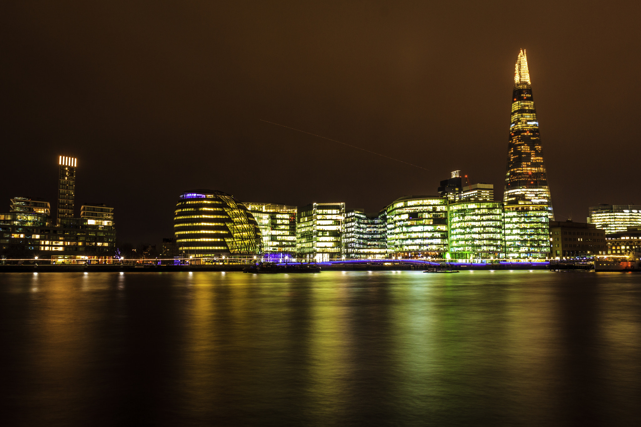 Canon EOS 550D (EOS Rebel T2i / EOS Kiss X4) sample photo. City hall and the shard in the evening photography