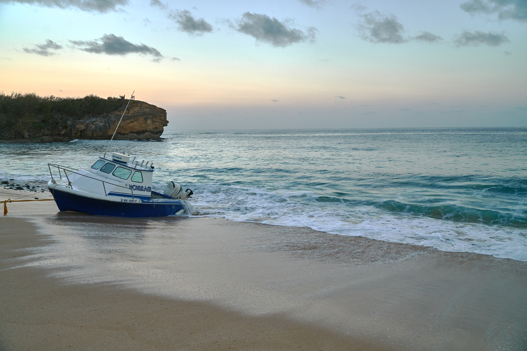 Sony E PZ 18-105mm F4 G OSS sample photo. Tie up boat photography
