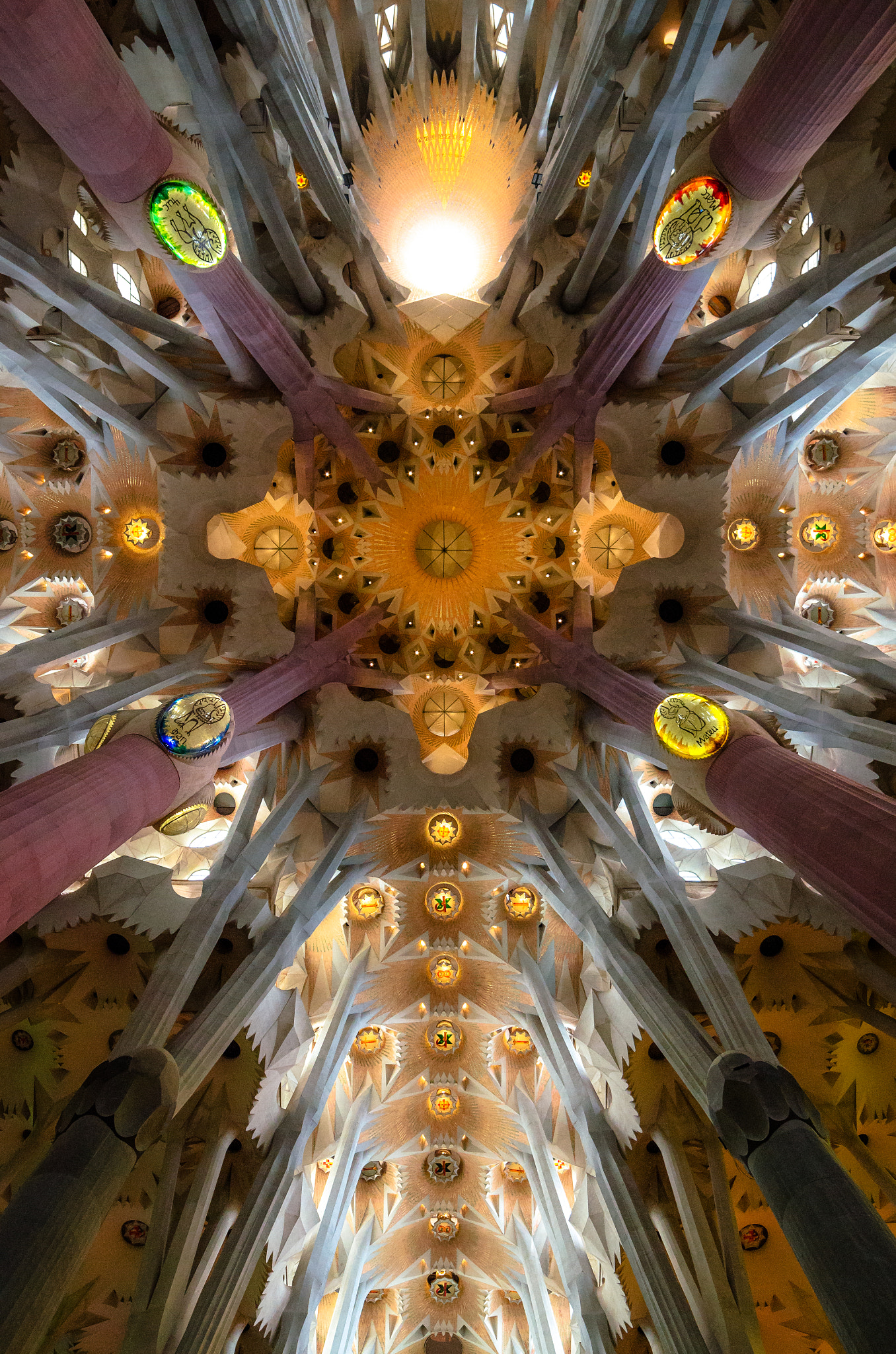 Samyang 14mm F2.8 ED AS IF UMC sample photo. La cruz de gaudì photography