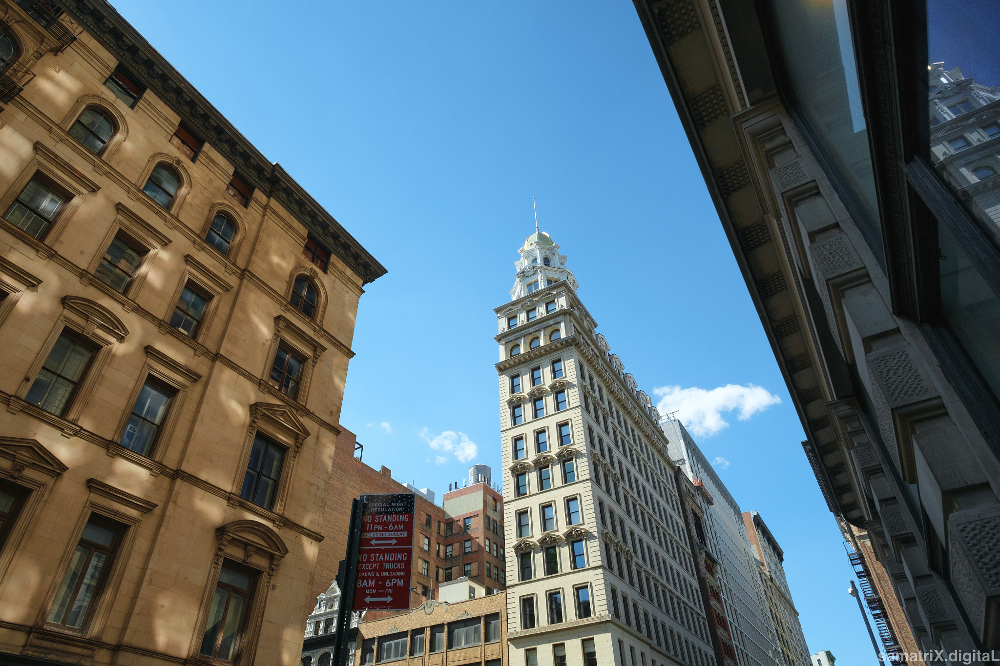 Fujifilm X-Pro1 + Fujifilm XF 14mm F2.8 R sample photo. Sohmer piano building photography