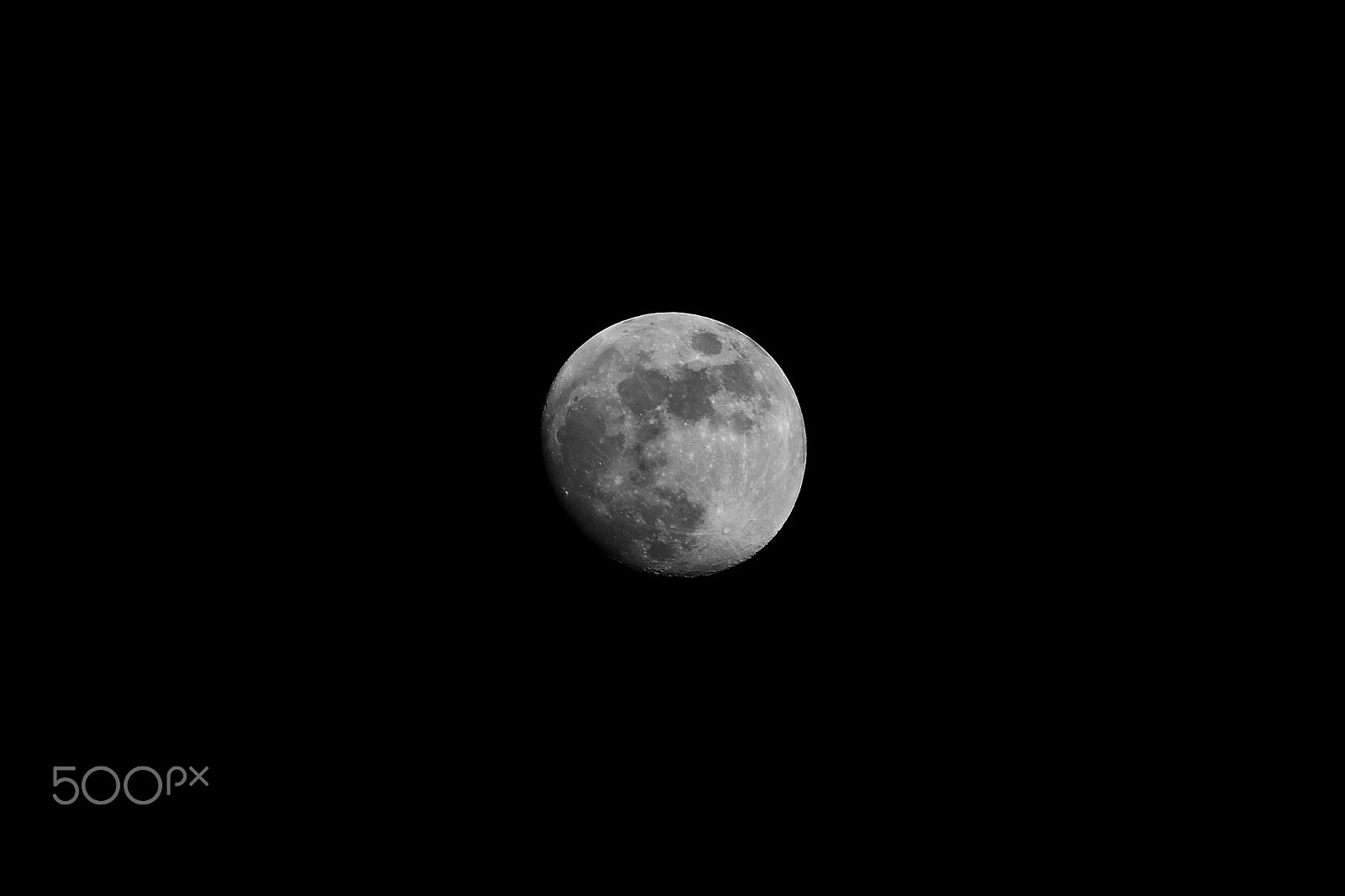 Canon EOS 500D (EOS Rebel T1i / EOS Kiss X3) + Canon EF 70-300mm F4-5.6 IS USM sample photo. And again - b&w moon photography