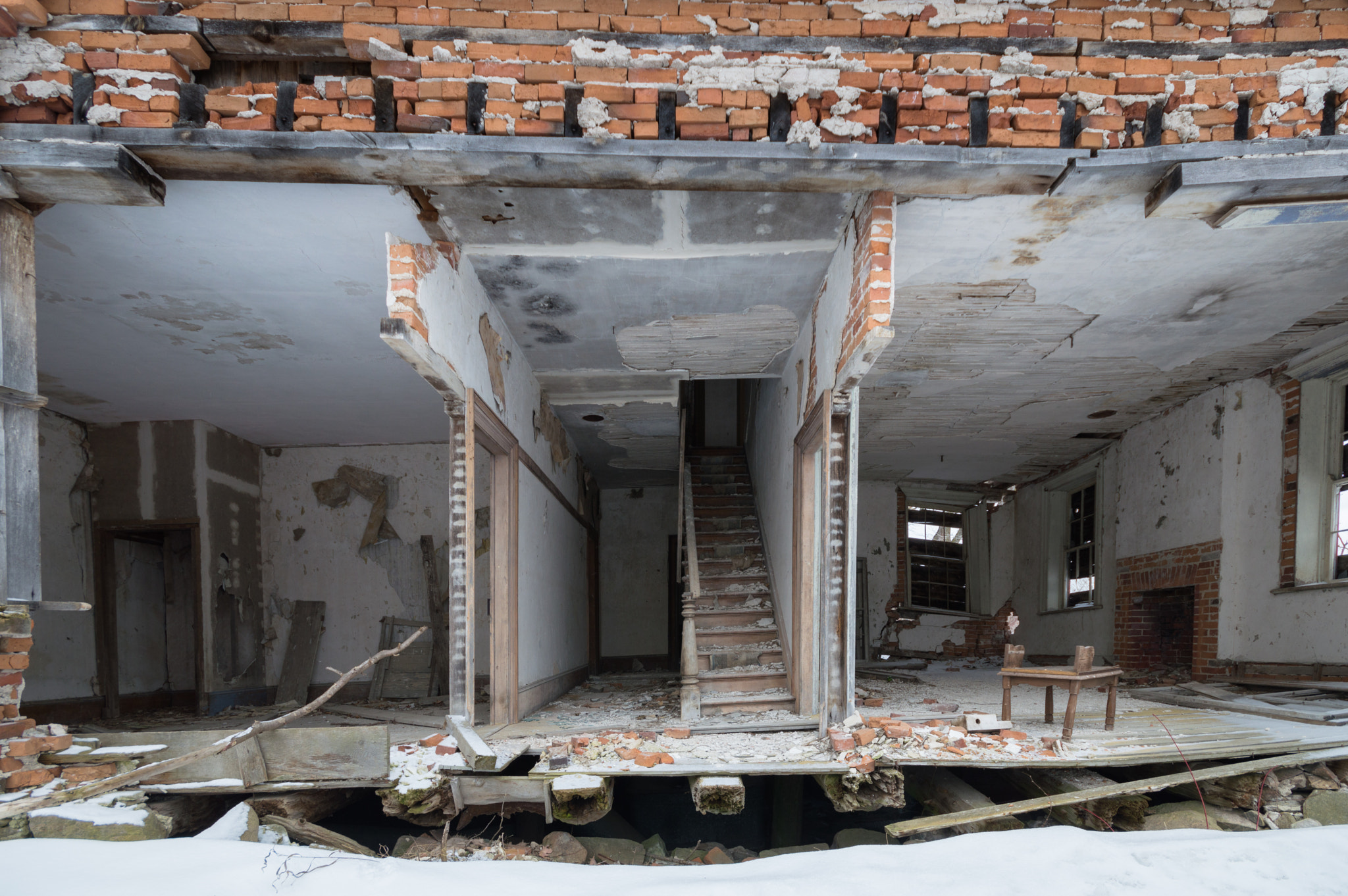 Nikon D3200 + Sigma 10-20mm F4-5.6 EX DC HSM sample photo. Open concept abandoned house photography