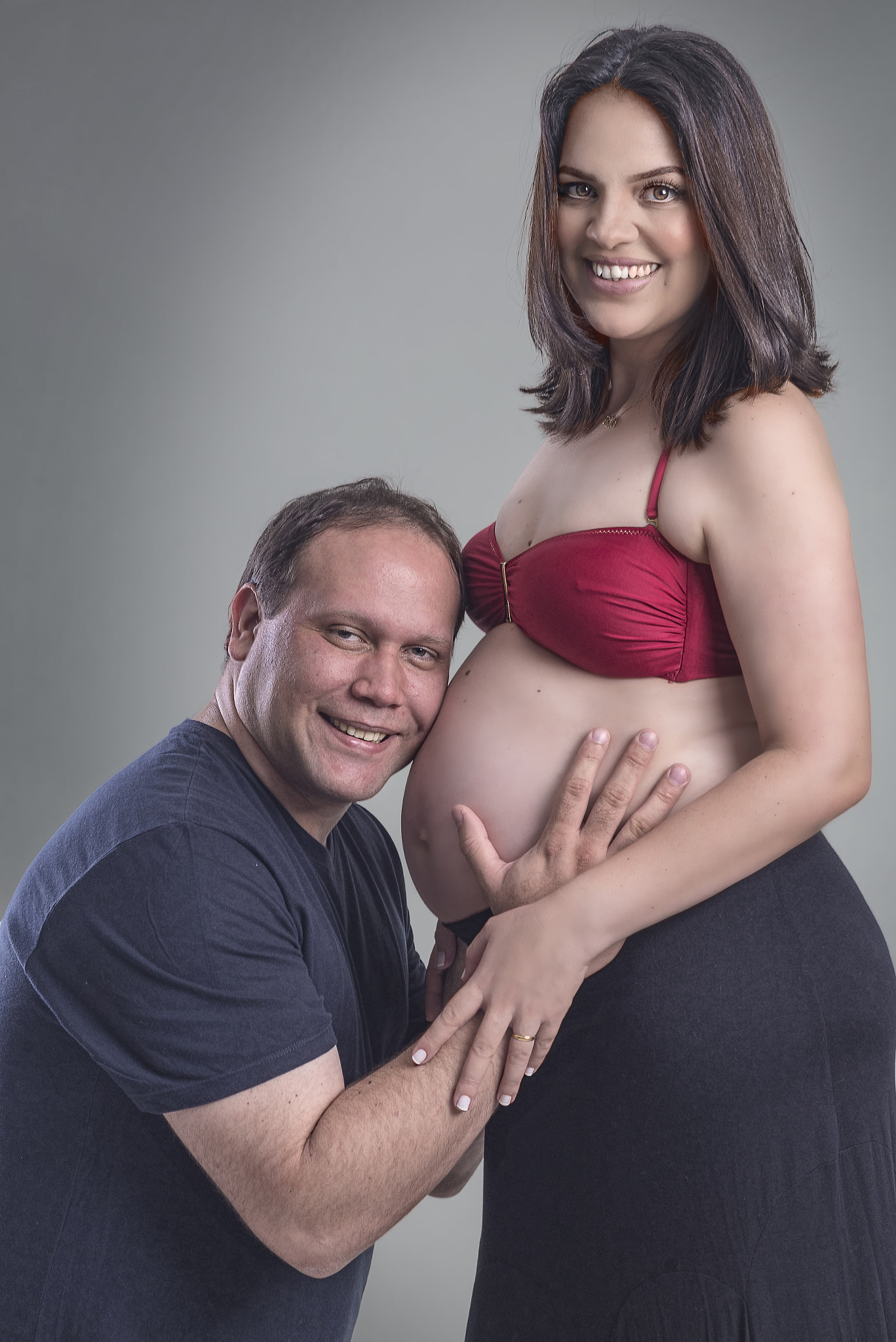 ZEISS Planar T* 85mm F1.4 sample photo. A happy couple - pregnancy x photography