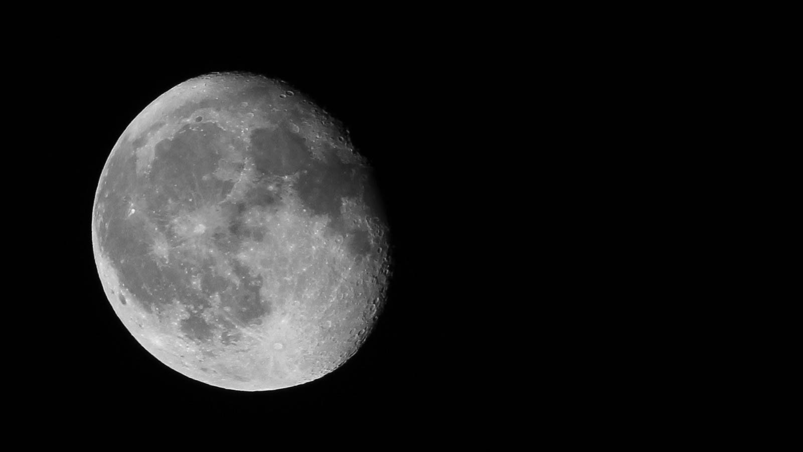 Canon EF 28-300mm F3.5-5.6L IS USM sample photo. Moon over bolton photography