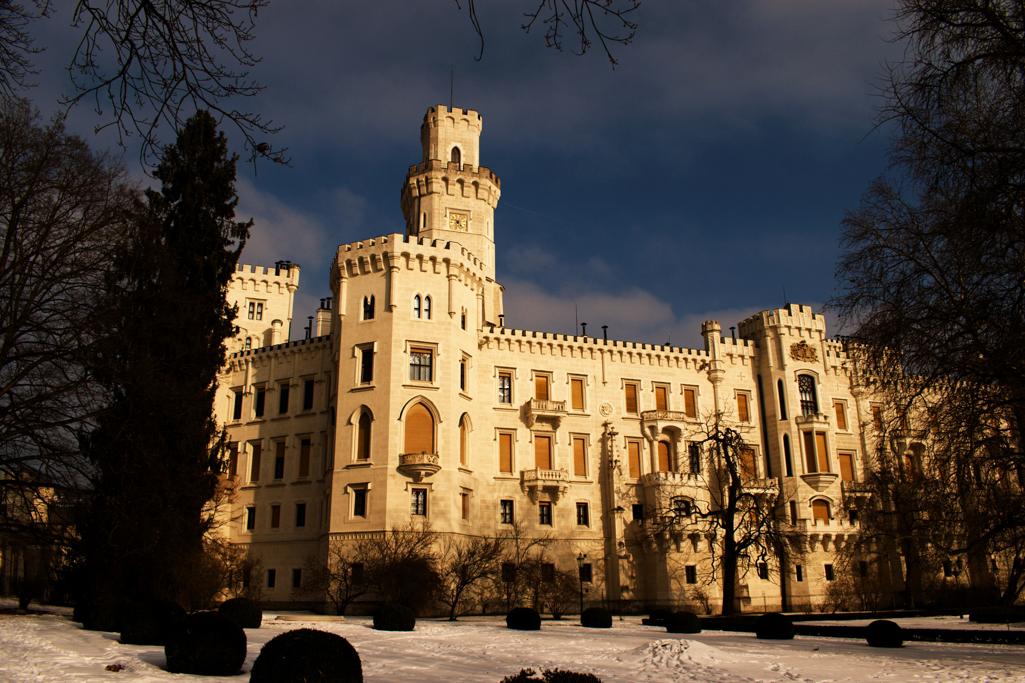 Nikon D3300 + 18.00 - 55.00 mm f/3.5 - 5.6 sample photo. Hluboká castle photography