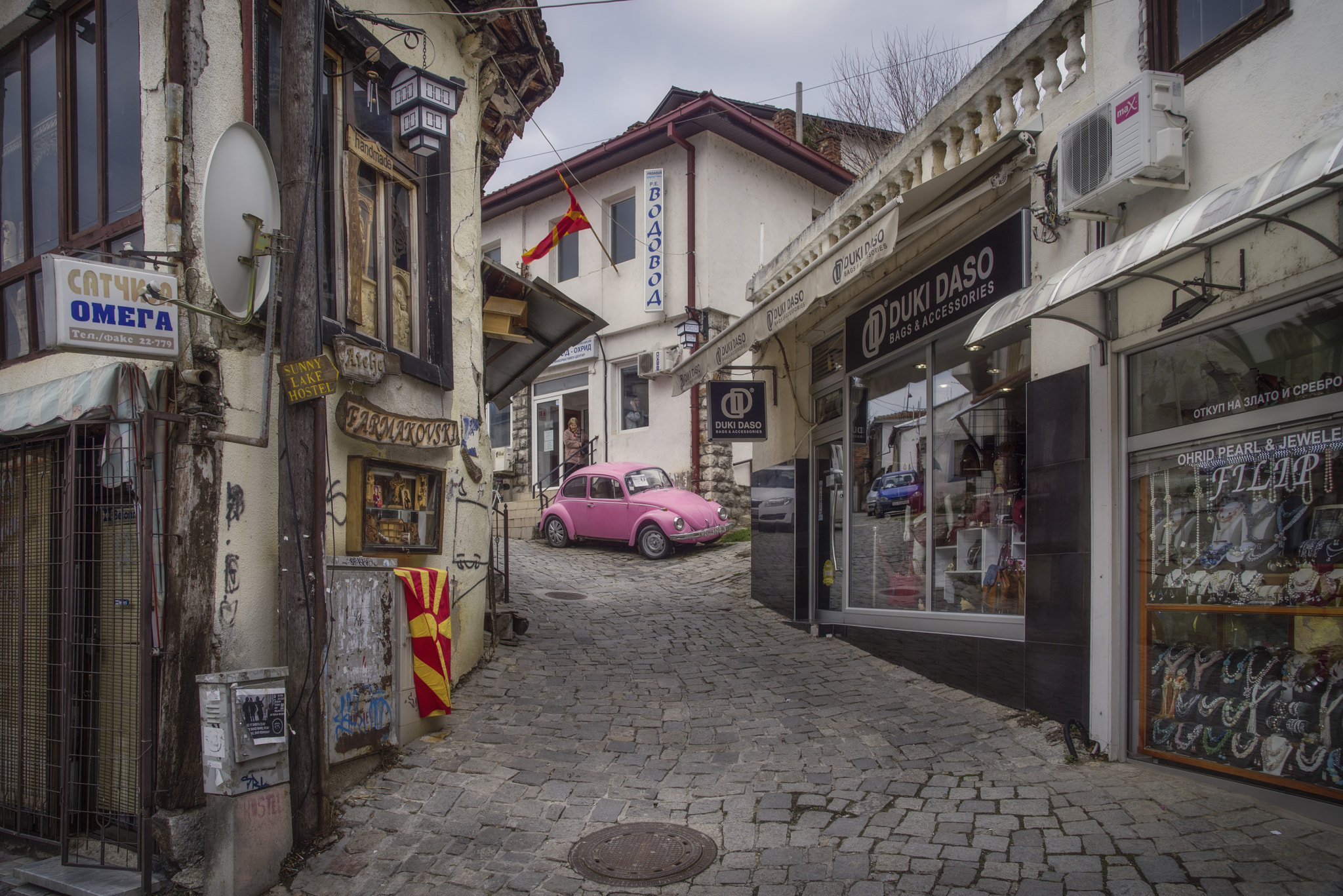 Pentax K-1 + Sigma sample photo. Pink car photography