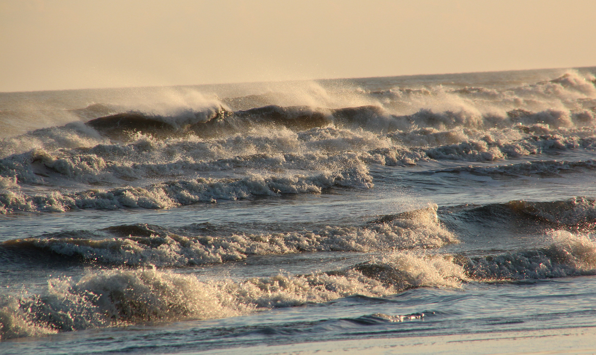 Canon EOS 600D (Rebel EOS T3i / EOS Kiss X5) sample photo. Surf sprays photography