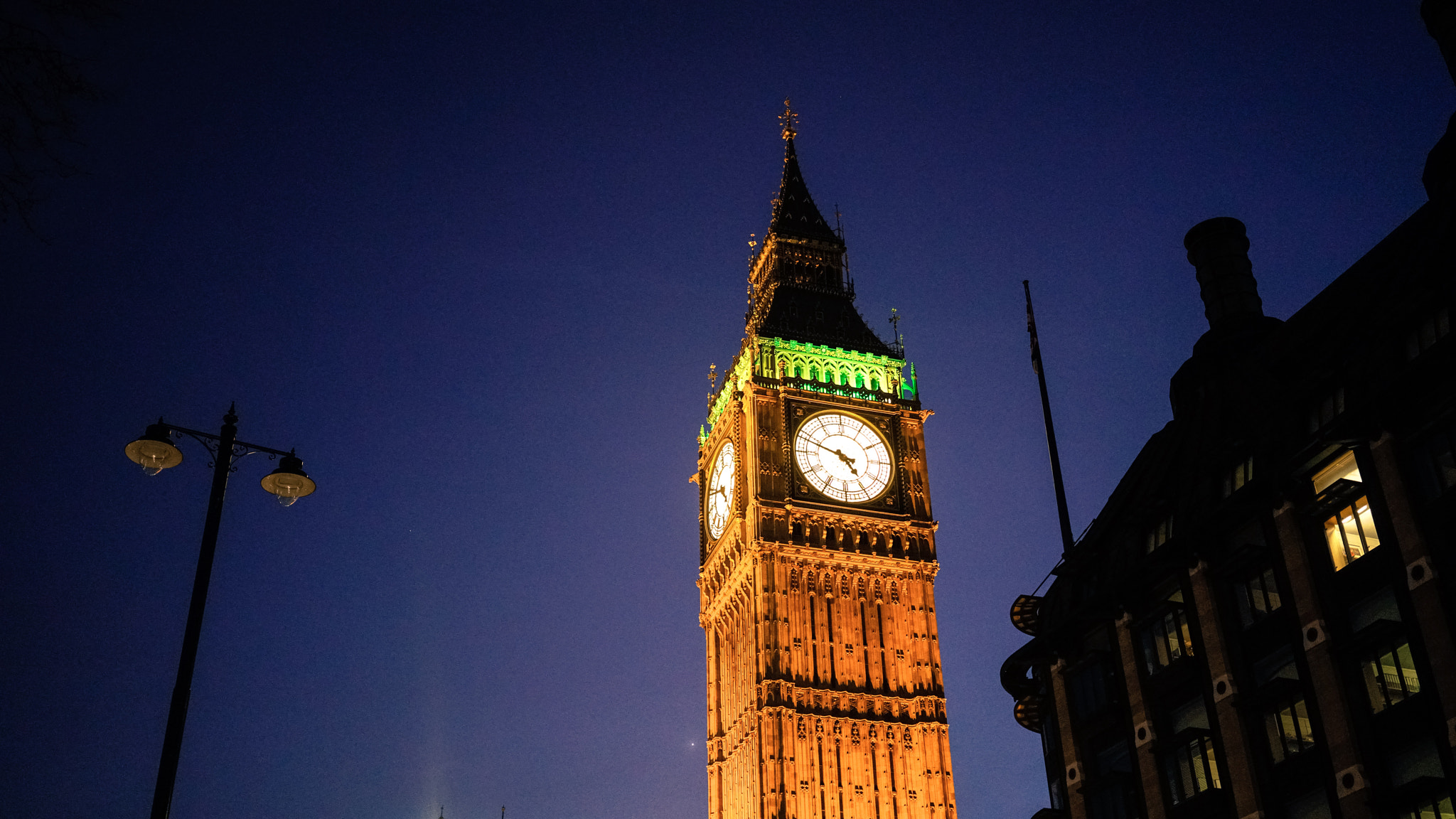 Sony a7R II + Sony Sonnar T* FE 35mm F2.8 ZA sample photo. Bigben.london.evening photography