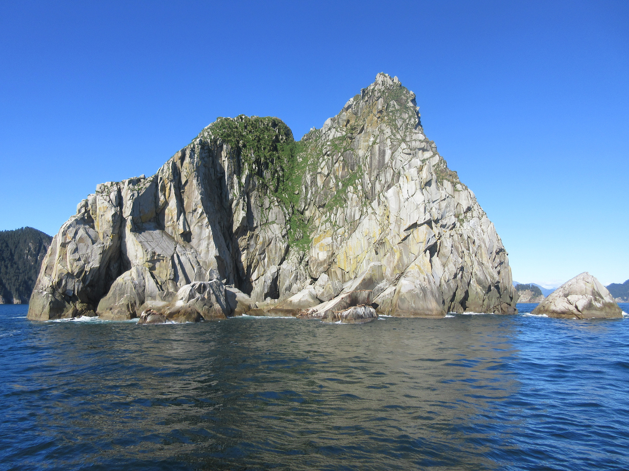Canon PowerShot ELPH 350 HS (IXUS 275 HS / IXY 640) sample photo. No name island photography