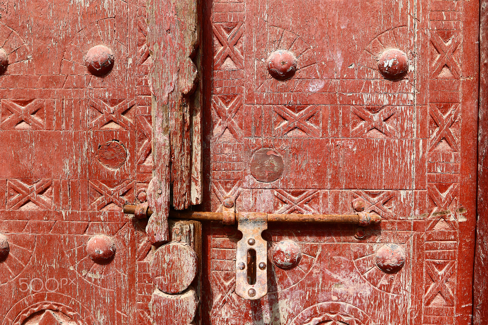 Canon EF 16-35mm F2.8L II USM sample photo. Red old door photography