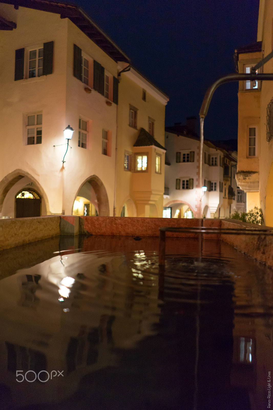 Sony FE 28mm F2 sample photo. Looking at the old houses in the water photography