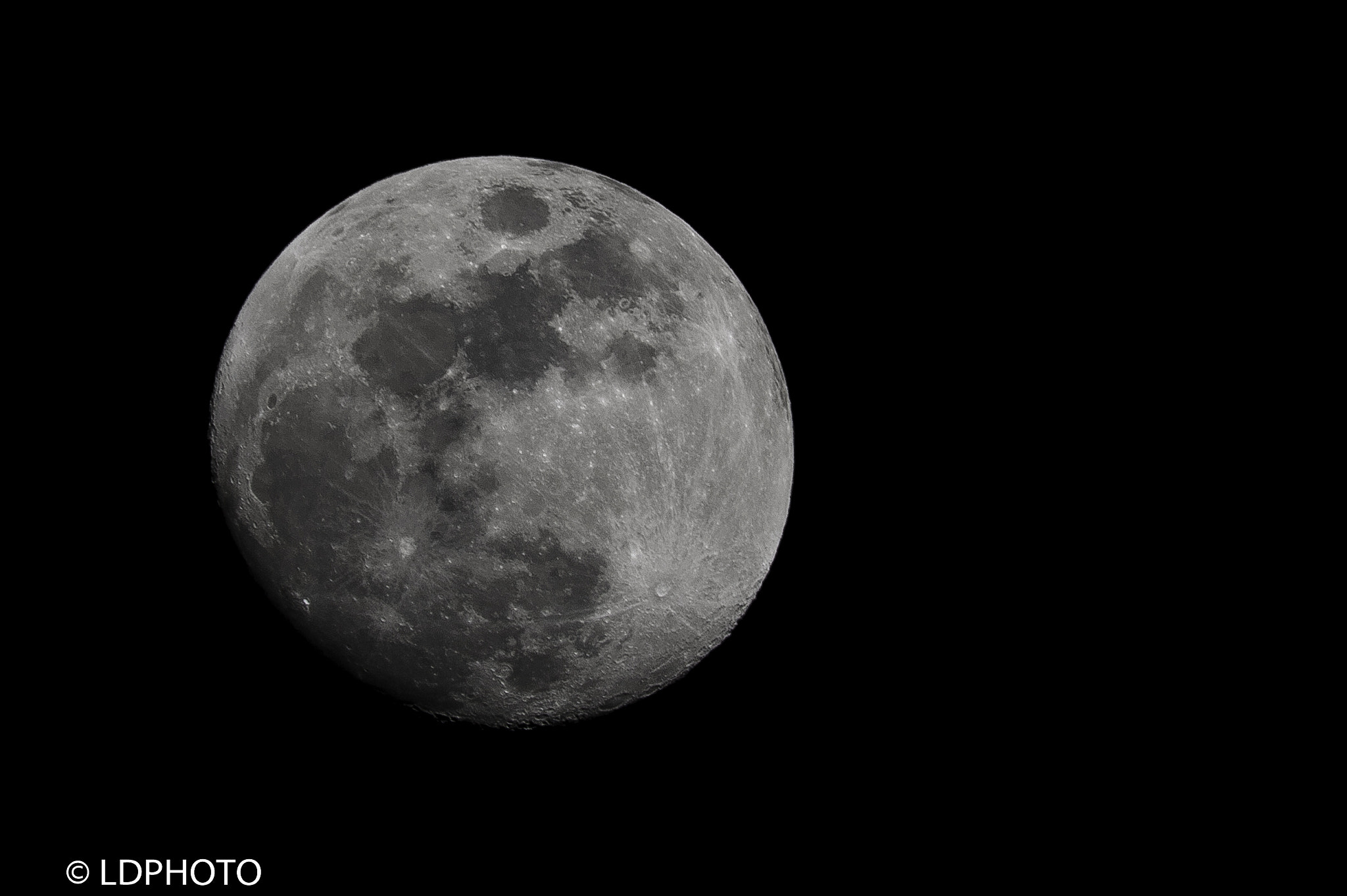Nikkor 500mm f/4 P ED IF sample photo. The moon photography