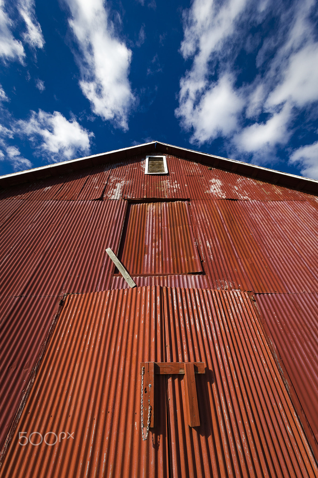 Canon EOS-1D X + Canon EF 11-24mm F4L USM sample photo. Red barn with clouds photography
