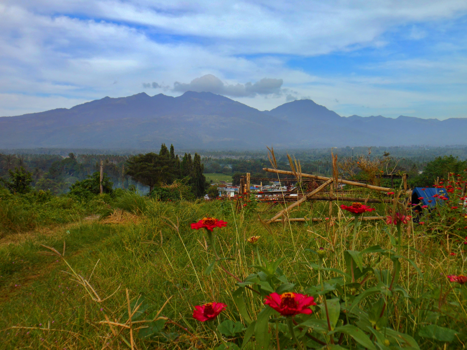 Nikon Coolpix S6200 sample photo. Lanscape with mountains philippines photography