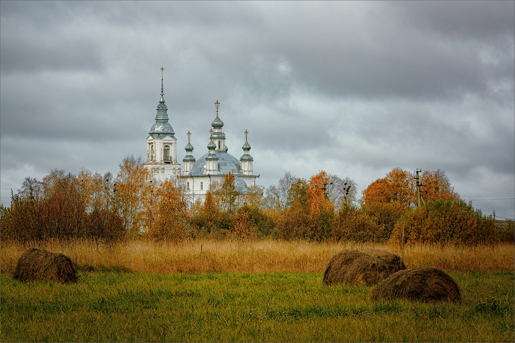 Canon EOS 450D (EOS Rebel XSi / EOS Kiss X2) + Canon EF 24-105mm F4L IS USM sample photo. Autumn, cloudy day... photography