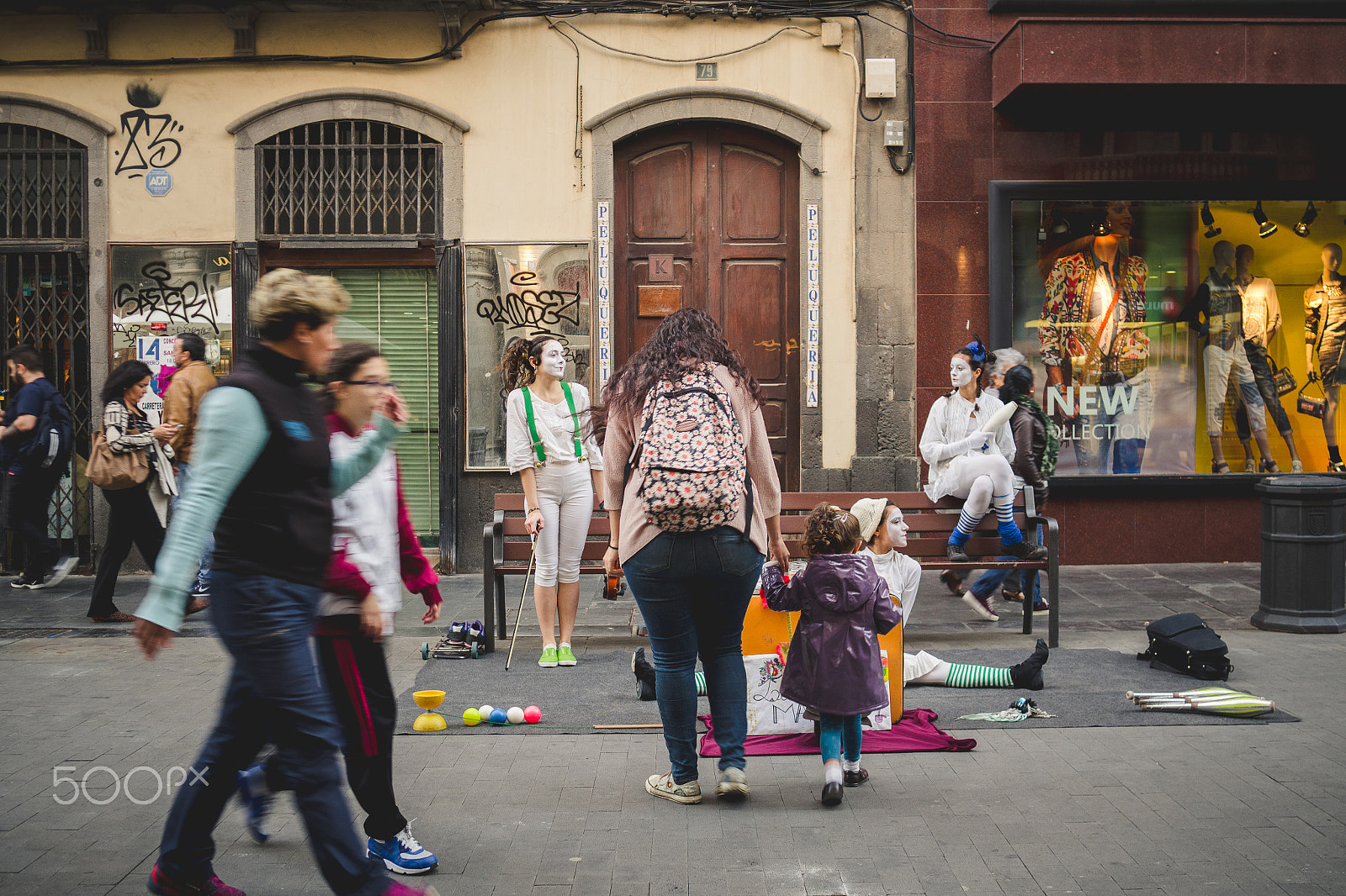 Olympus OM-D E-M10 II sample photo. Walking along calle triana photography