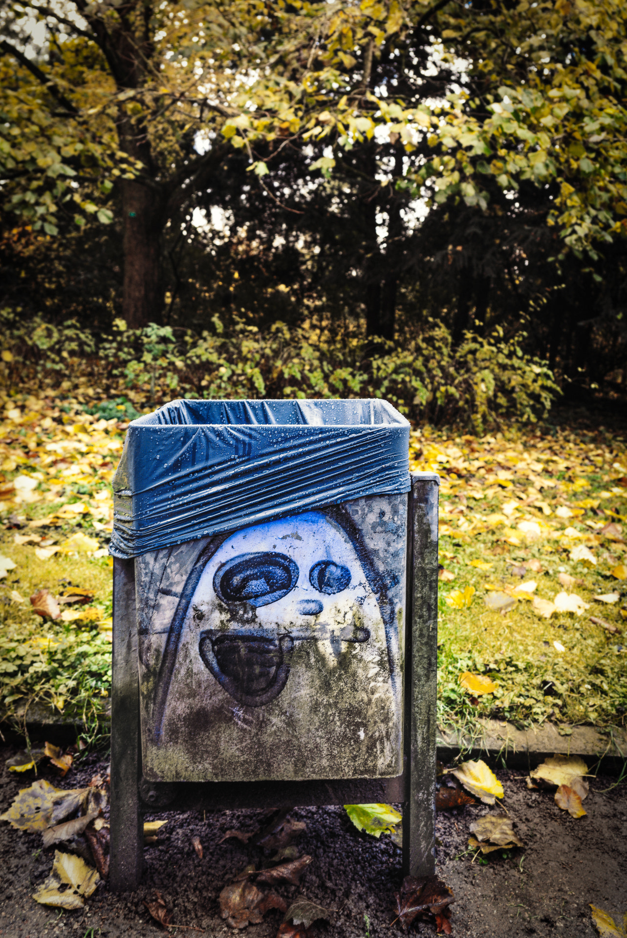 Sony a7R II + ZEISS Batis 25mm F2 sample photo. Ghost in the bin photography