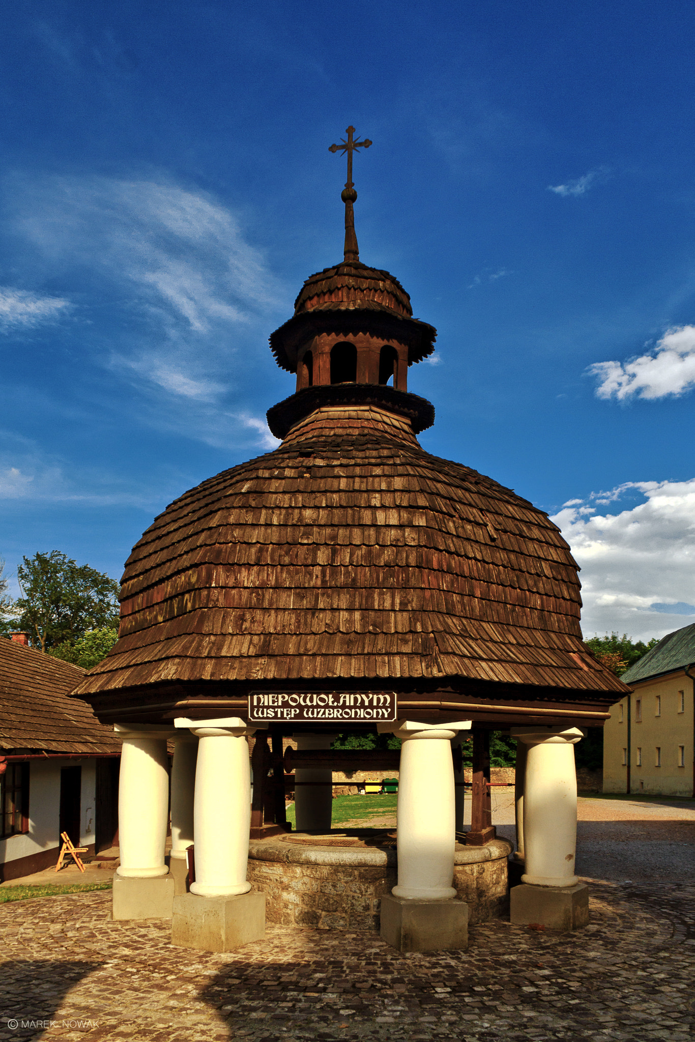 Canon EOS 7D + Sigma 17-70mm F2.8-4 DC Macro OS HSM | C sample photo. The monastery well in czerna, poland photography