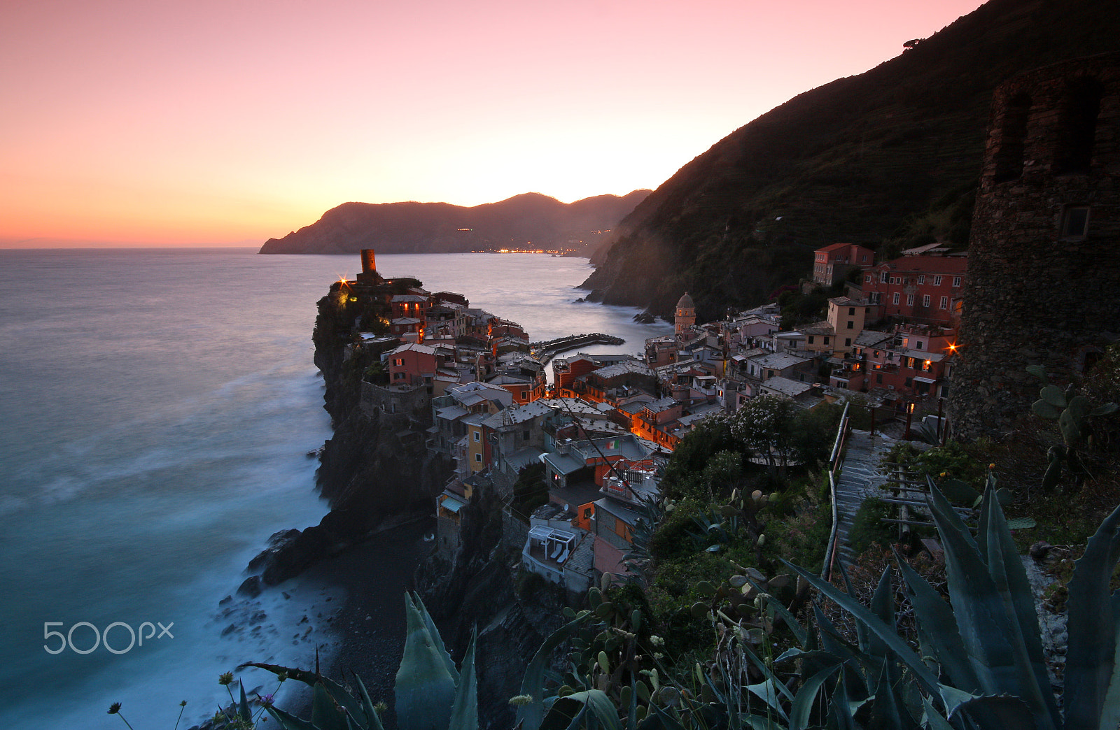 Canon EOS 70D sample photo. Vernazza by night photography
