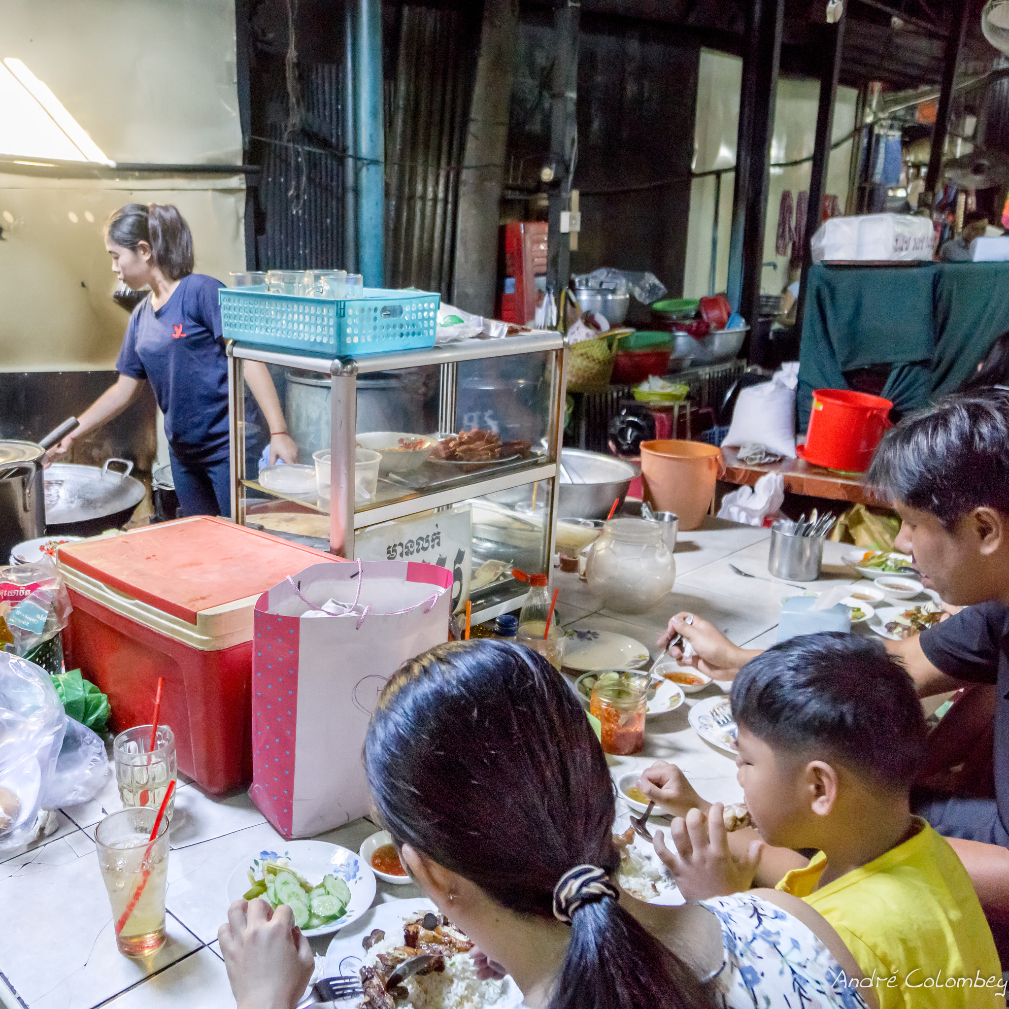Sony a6000 + Sony E 10-18mm F4 OSS sample photo. Lunch photography